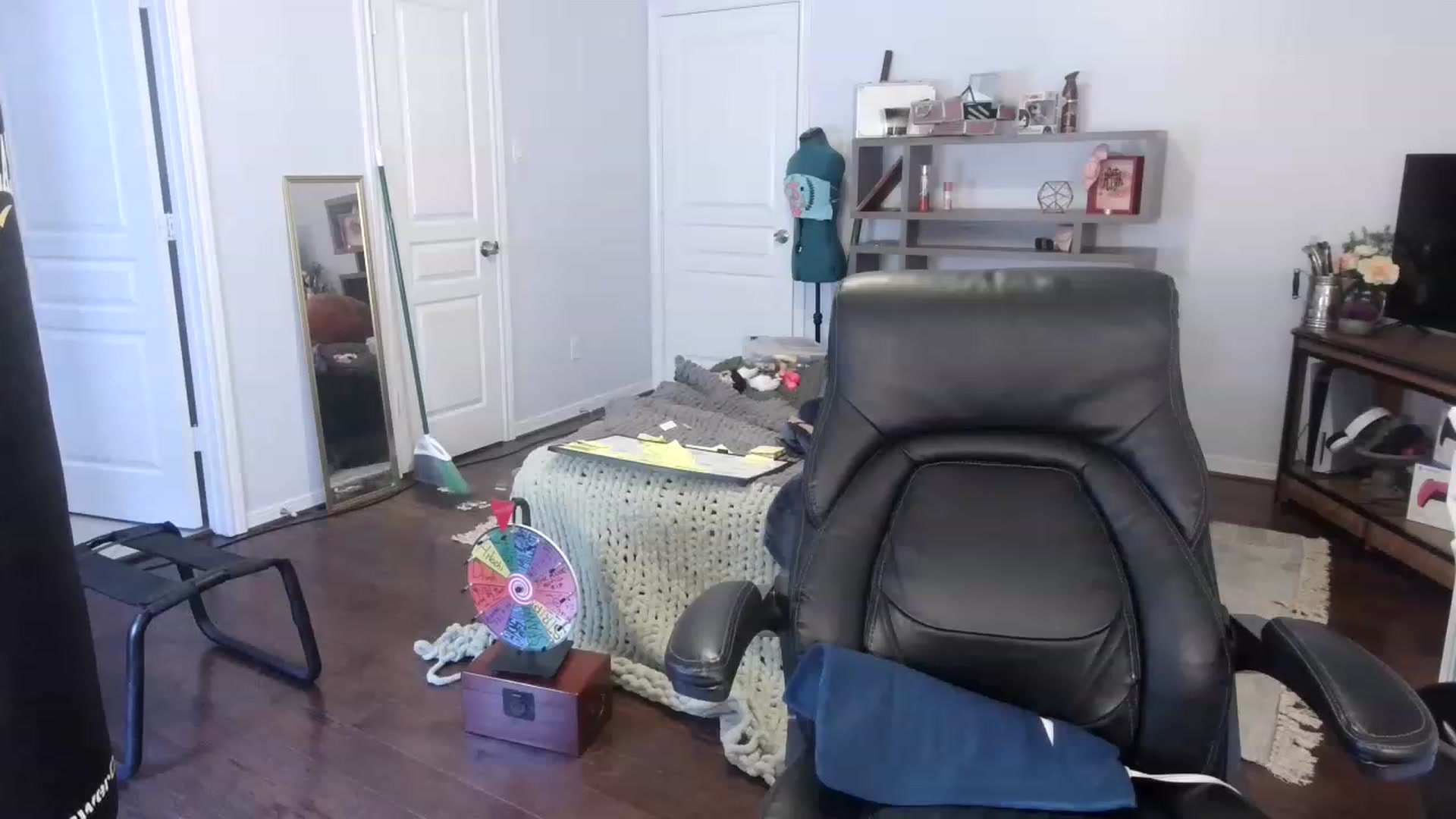 Gallery image thumbnail from Bunnydathug's myfreecams stream on, 01/22/2023, 18:12 image 13 of 20