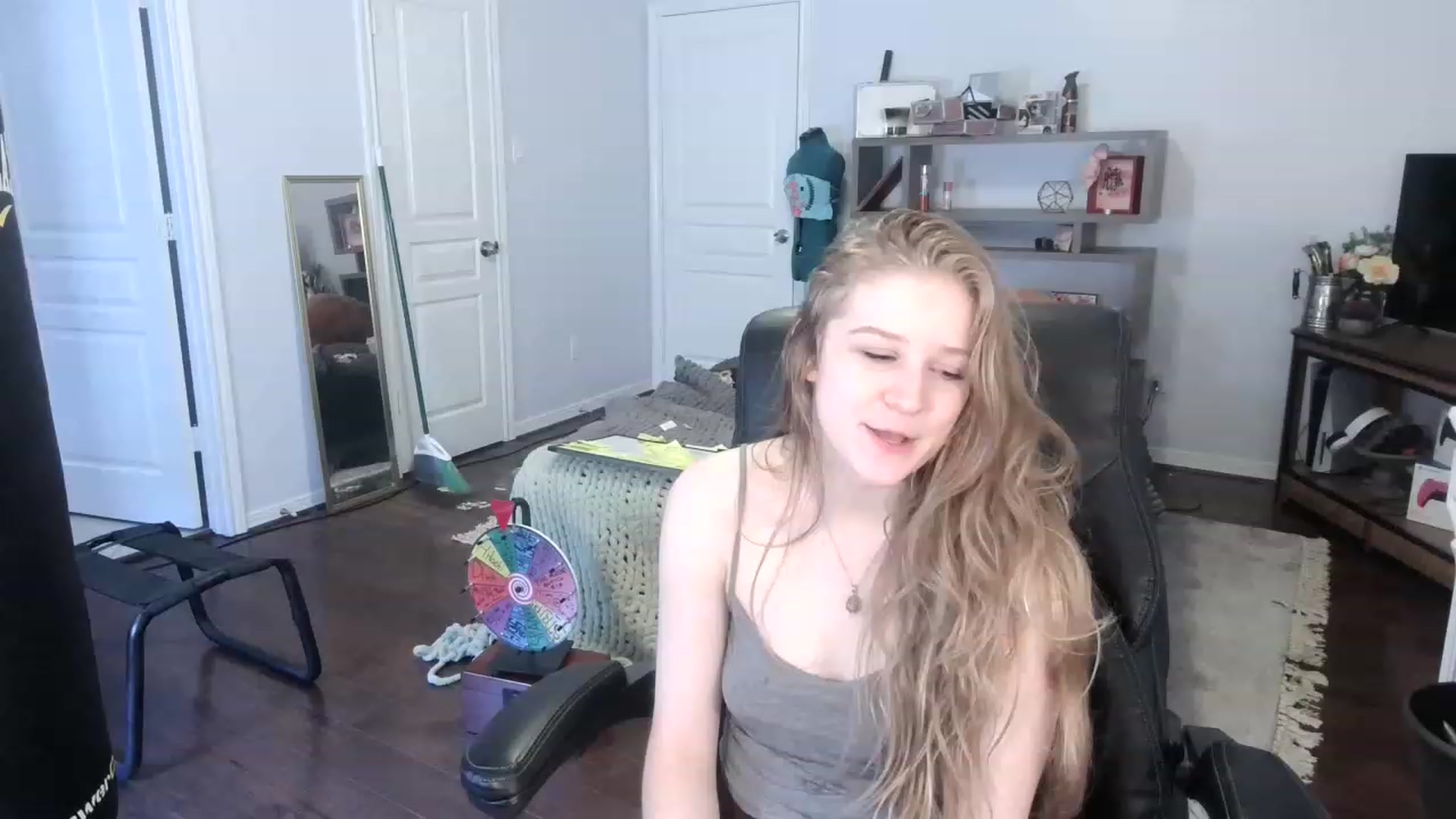 Gallery image thumbnail from Bunnydathug's myfreecams stream on, 01/22/2023, 18:12 image 10 of 20