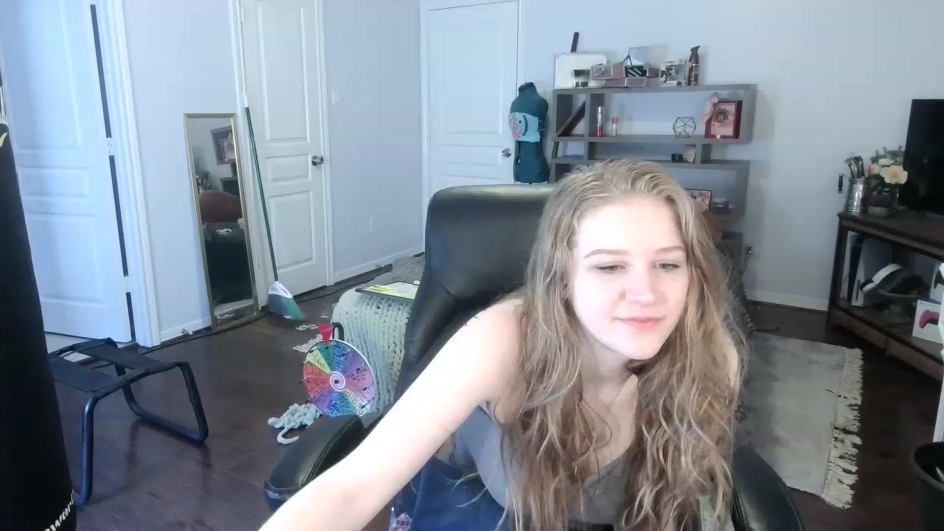 Gallery image thumbnail from Bunnydathug's myfreecams stream on, 01/22/2023, 18:12 image 5 of 20