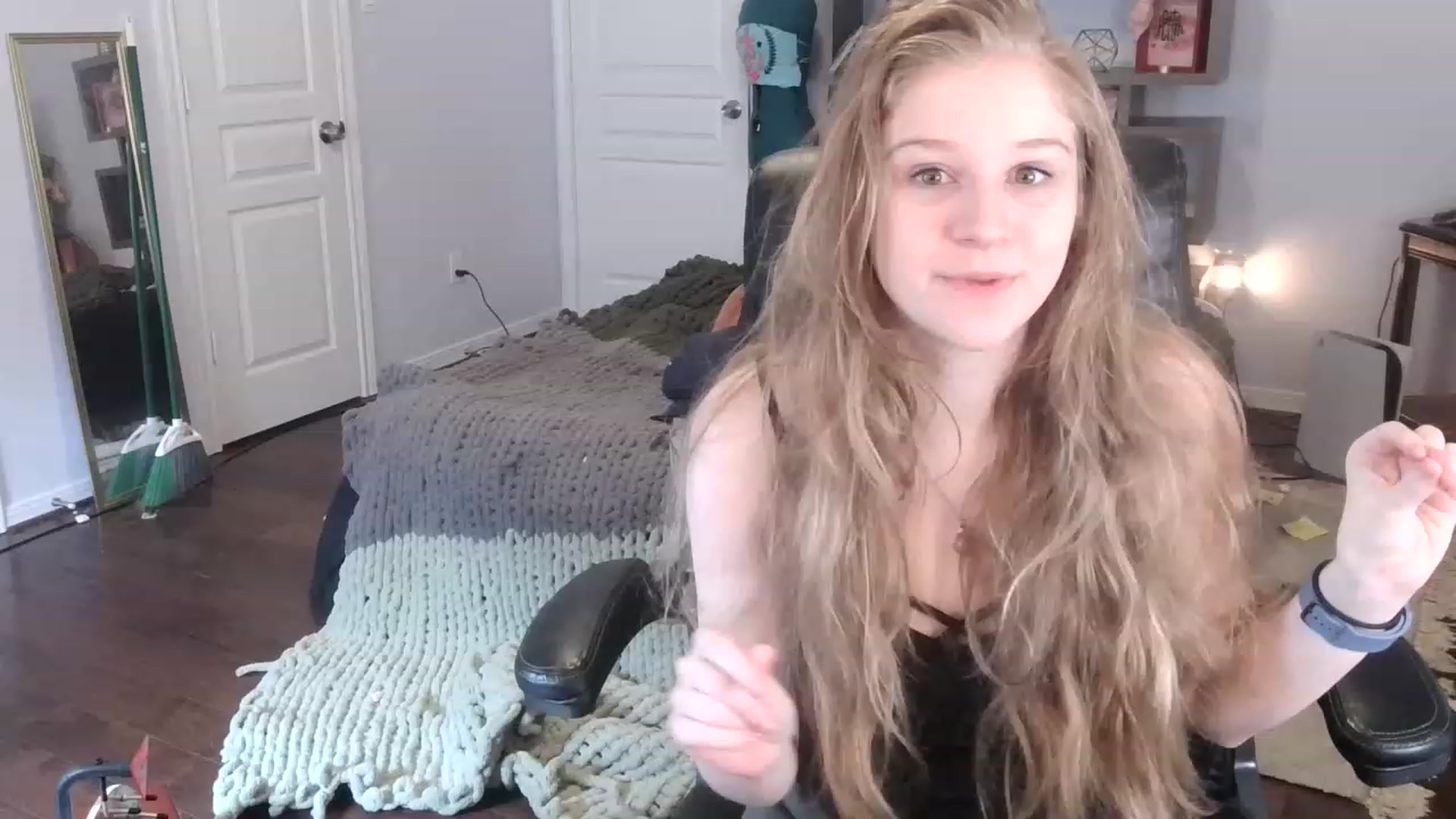 Gallery image thumbnail from Bunnydathug's myfreecams stream on, 02/07/2023, 16:25 image 17 of 20