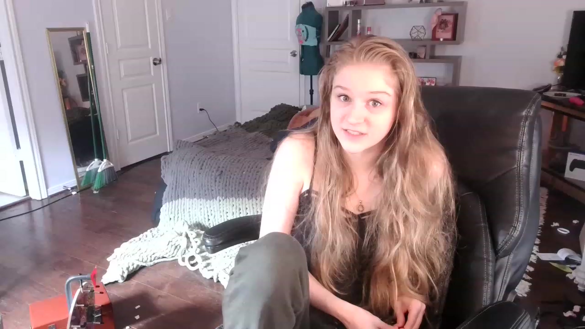 Gallery image thumbnail from Bunnydathug's myfreecams stream on, 02/07/2023, 16:25 image 5 of 20