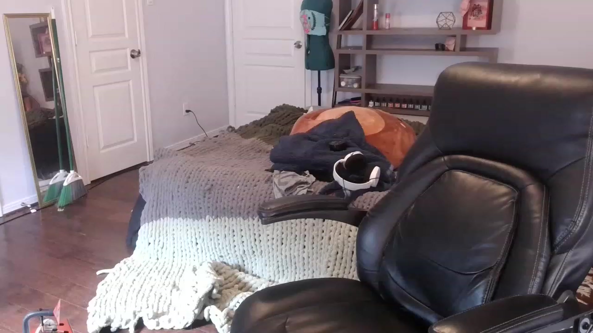 Gallery image thumbnail from Bunnydathug's myfreecams stream on, 02/07/2023, 16:25 image 15 of 20
