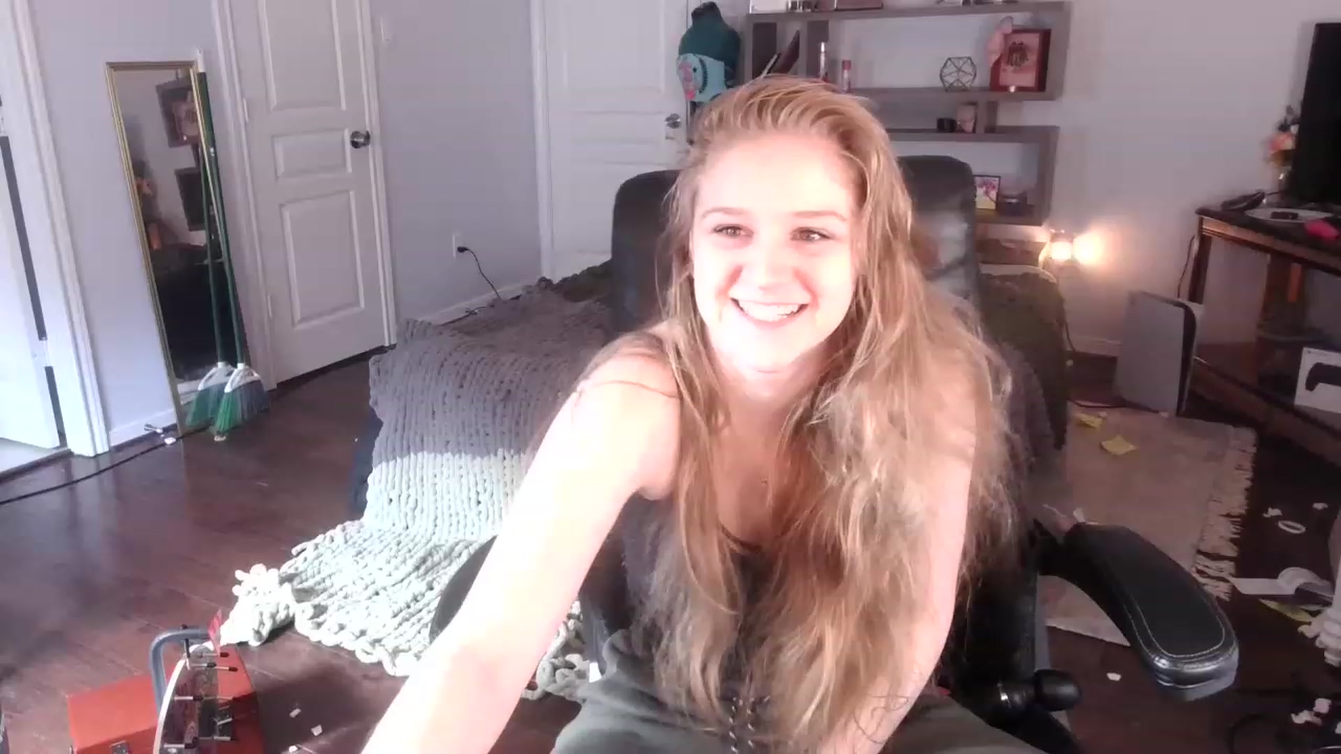 Gallery image thumbnail from Bunnydathug's myfreecams stream on, 02/07/2023, 16:25 image 3 of 20