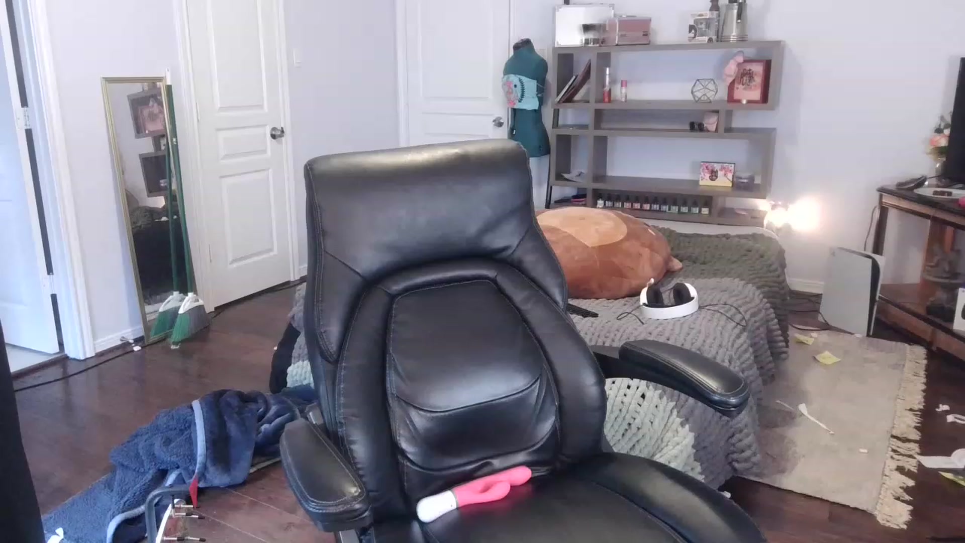 Gallery image thumbnail from Bunnydathug's myfreecams stream on, 02/07/2023, 18:28 image 19 of 20