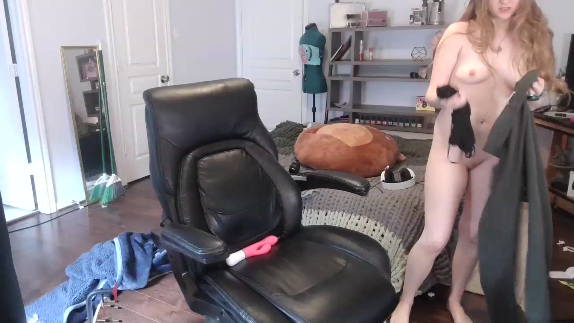 Gallery image thumbnail from Bunnydathug's myfreecams stream on, 02/07/2023, 18:28 image 14 of 20