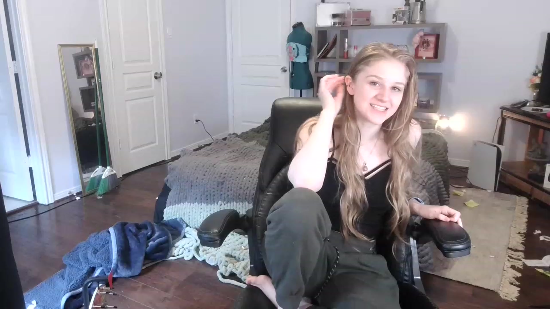 Gallery image thumbnail from Bunnydathug's myfreecams stream on, 02/07/2023, 18:28 image 17 of 20