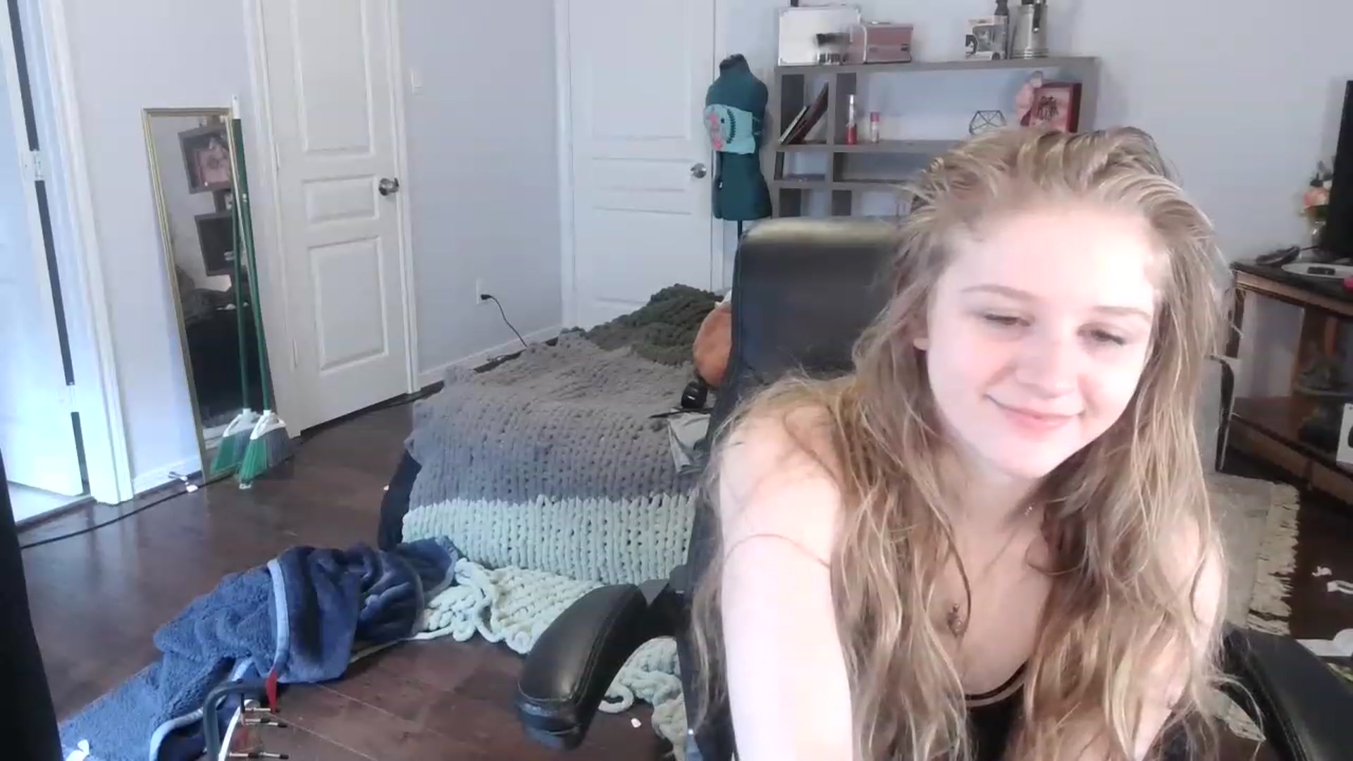 Gallery image thumbnail from Bunnydathug's myfreecams stream on, 02/07/2023, 18:28 image 15 of 20