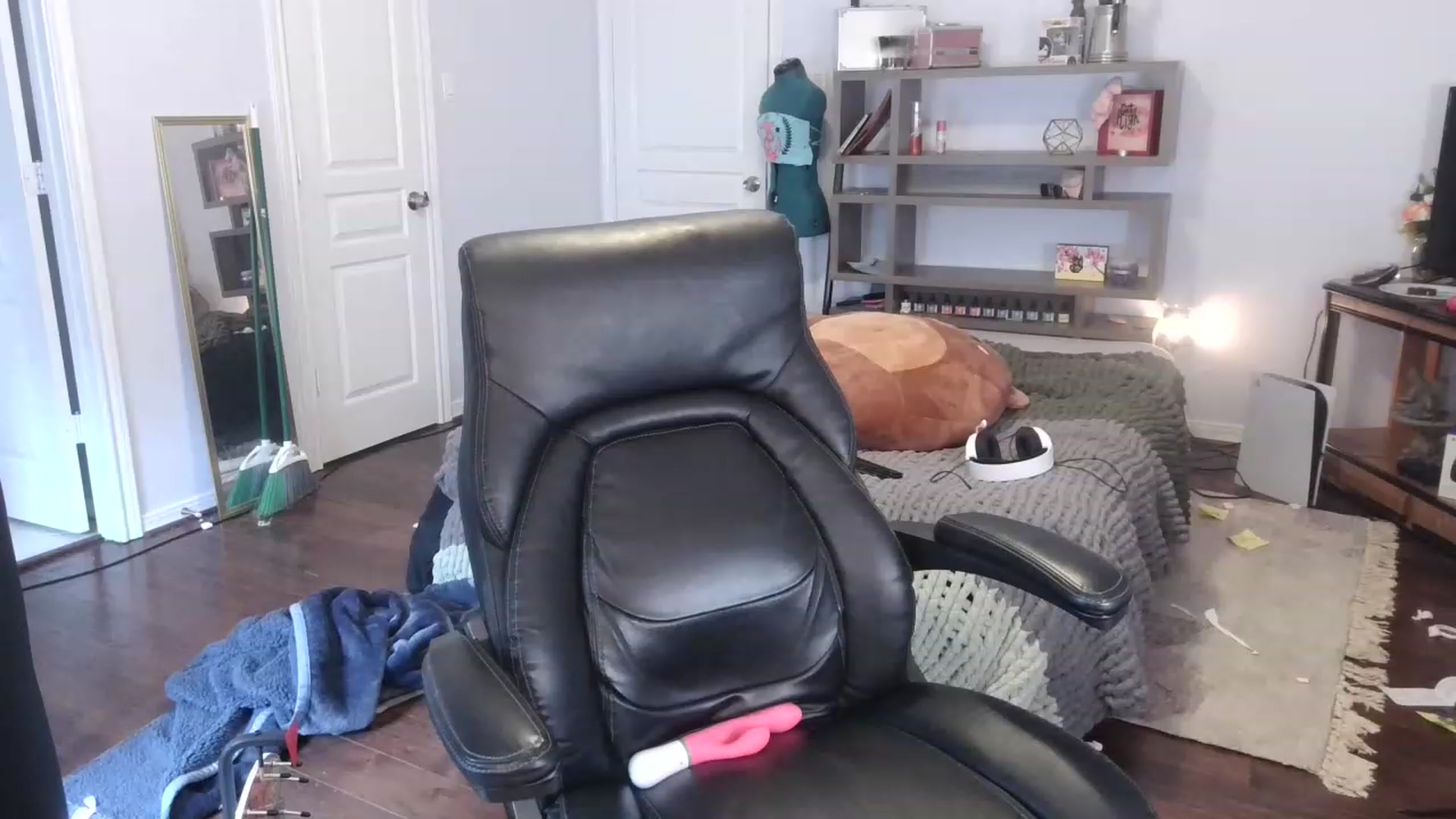 Gallery image thumbnail from Bunnydathug's myfreecams stream on, 02/07/2023, 18:28 image 18 of 20