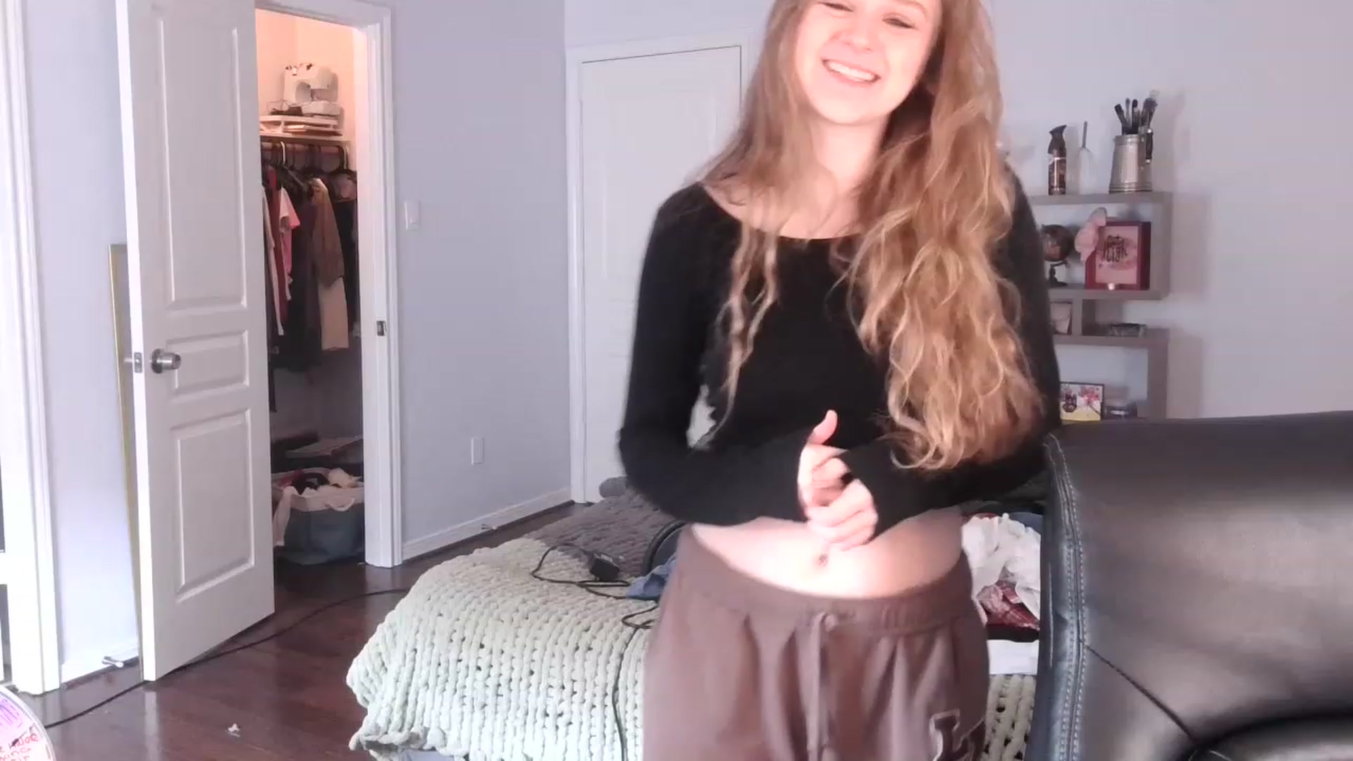 Gallery image thumbnail from Bunnydathug's myfreecams stream on, 02/10/2023, 17:57 image 12 of 20