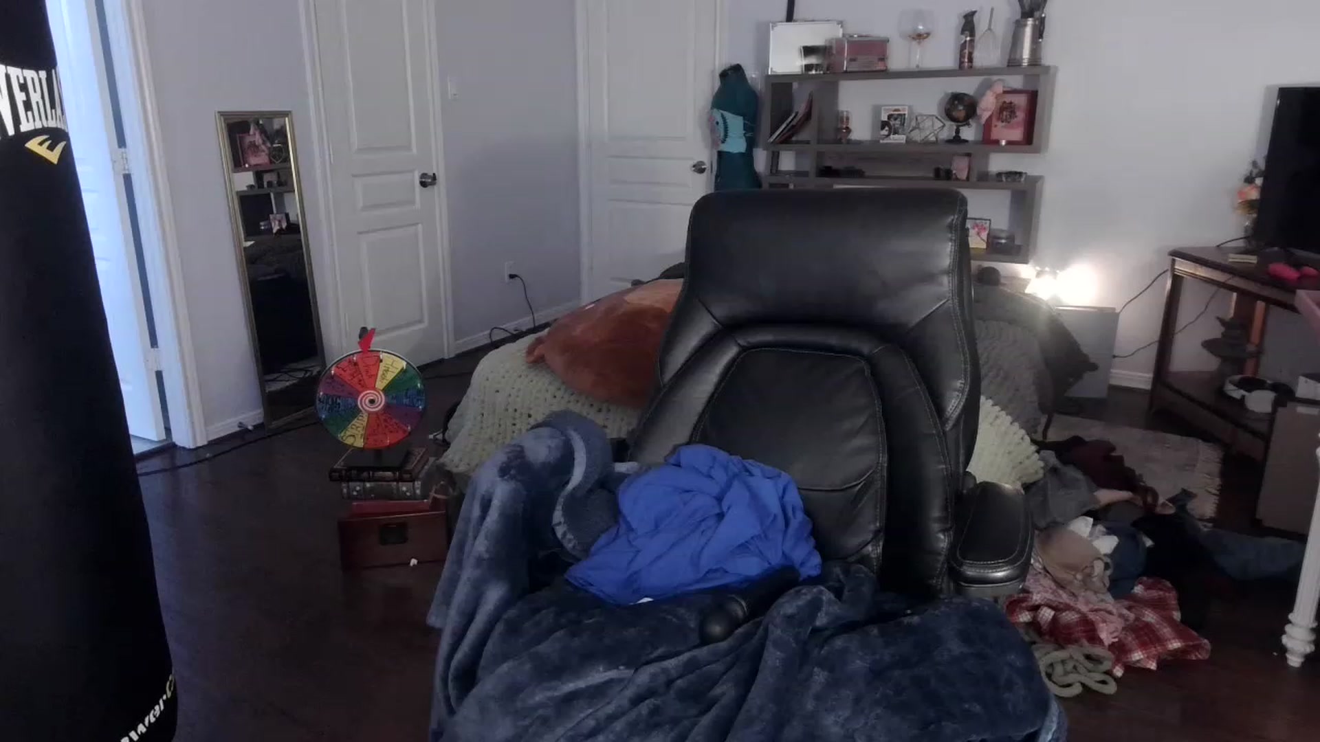 Gallery image thumbnail from Bunnydathug's myfreecams stream on, 02/13/2023, 18:26 image 14 of 20