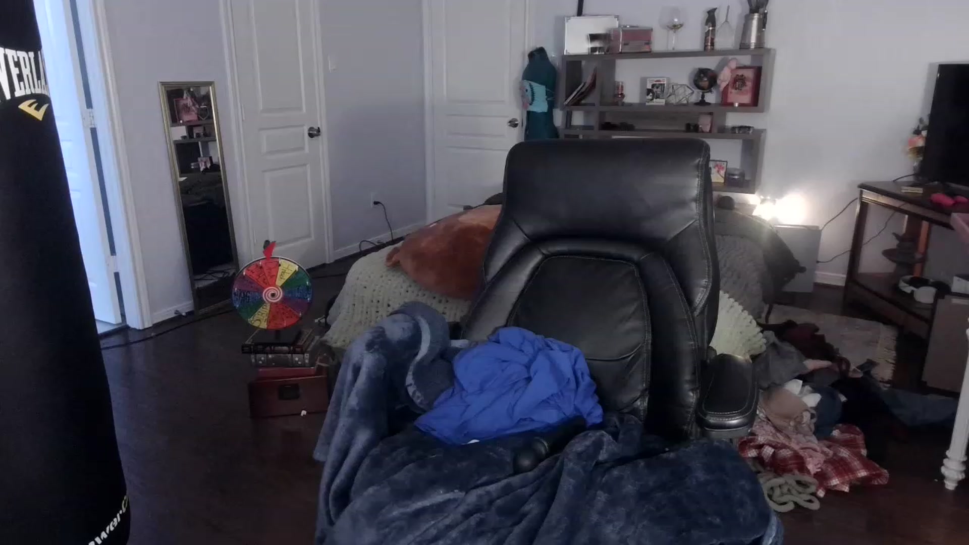 Gallery image thumbnail from Bunnydathug's myfreecams stream on, 02/13/2023, 18:26 image 8 of 20