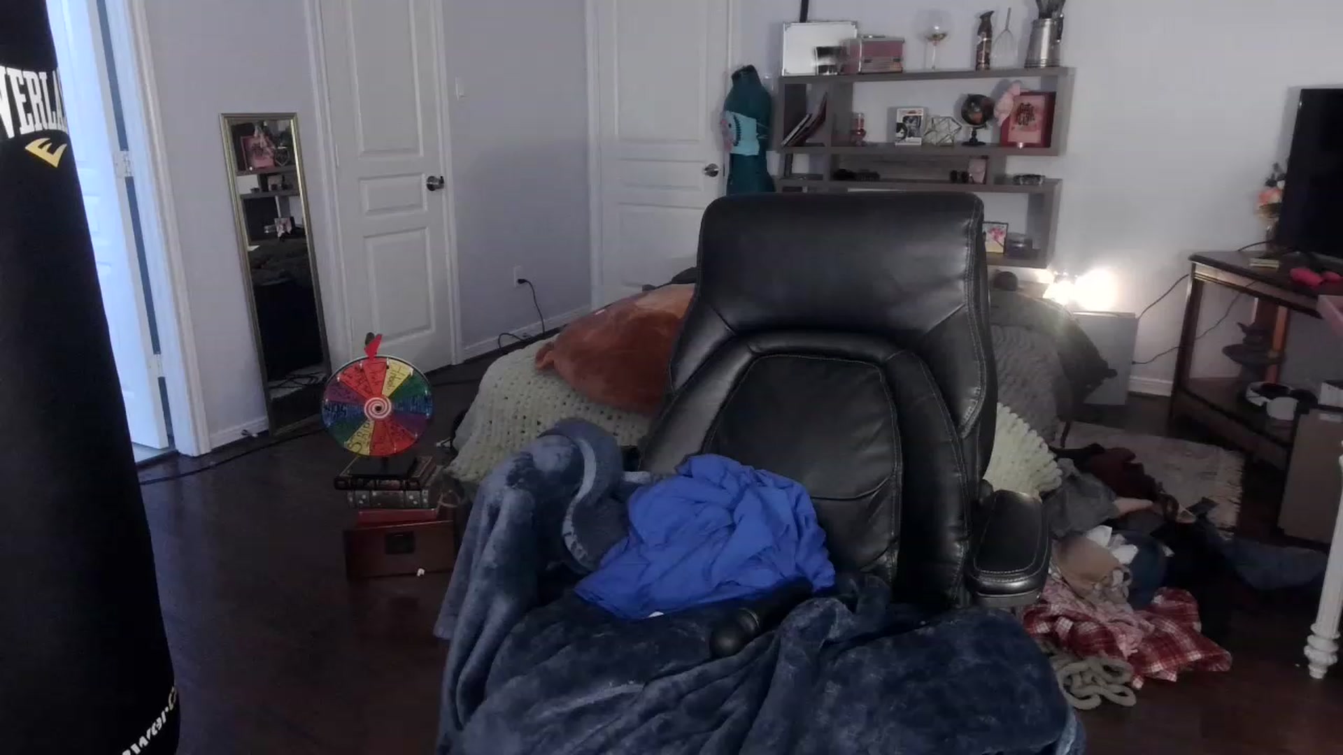 Gallery image thumbnail from Bunnydathug's myfreecams stream on, 02/13/2023, 18:26 image 3 of 20