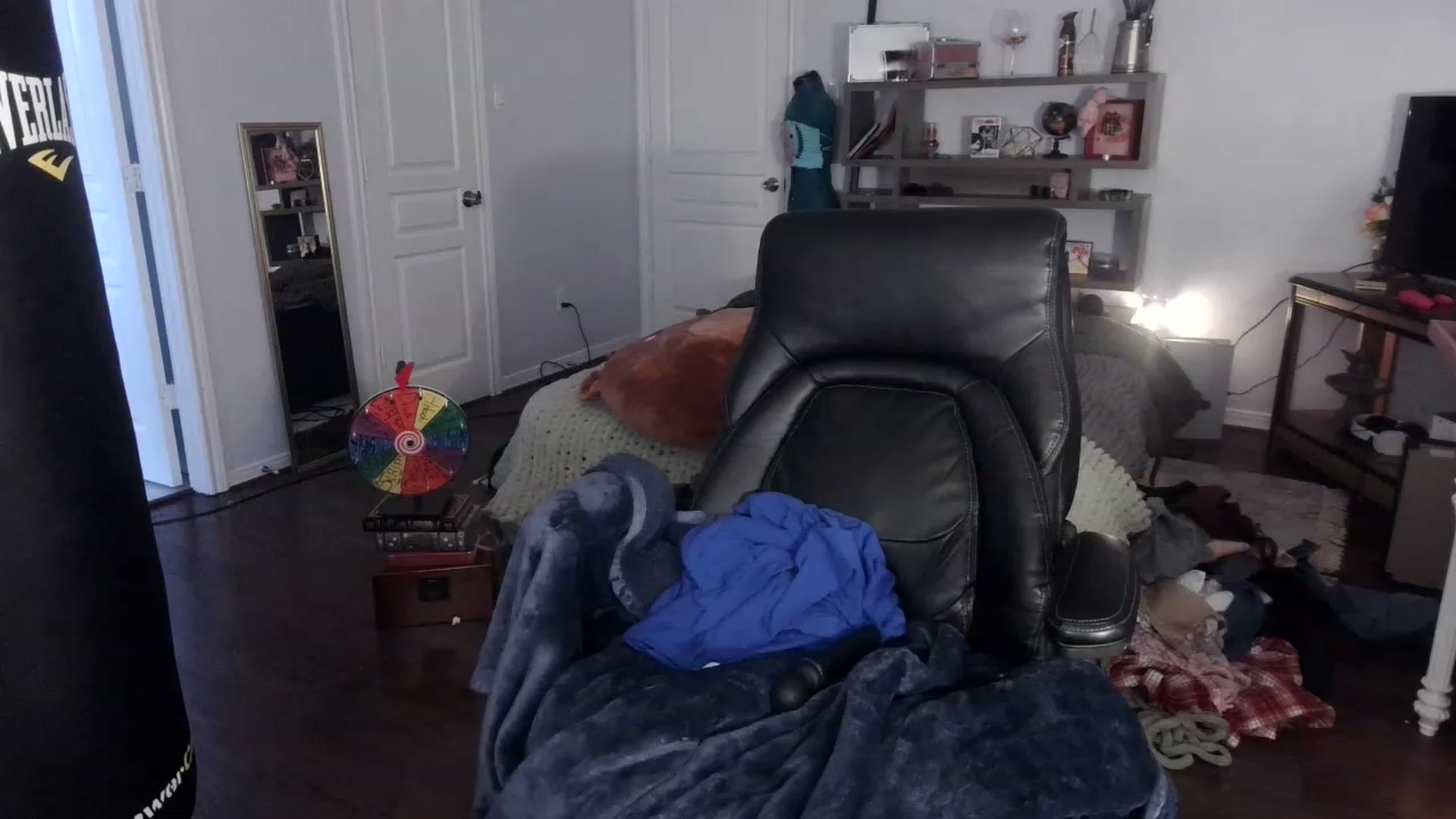 Gallery image thumbnail from Bunnydathug's myfreecams stream on, 02/13/2023, 18:26 image 4 of 20