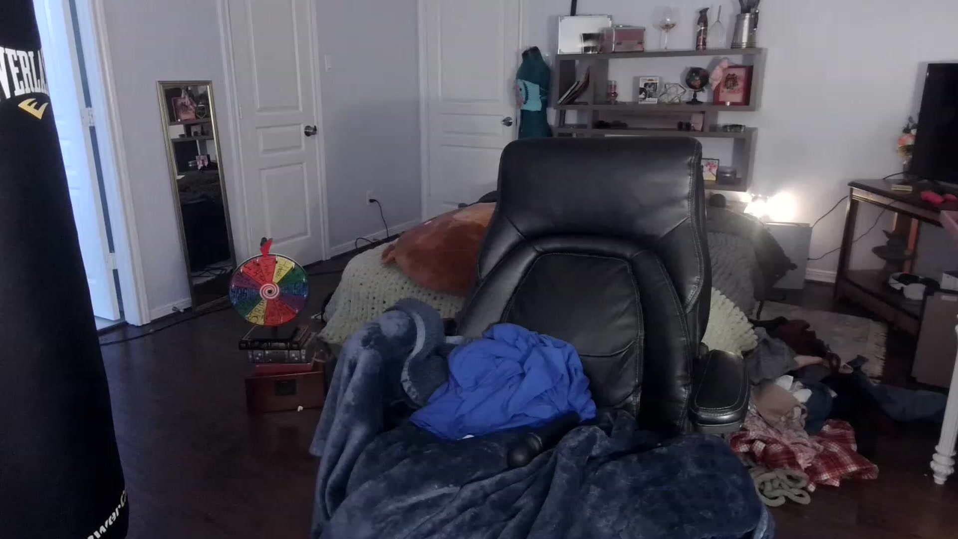 Gallery image thumbnail from Bunnydathug's myfreecams stream on, 02/13/2023, 18:26 image 7 of 20