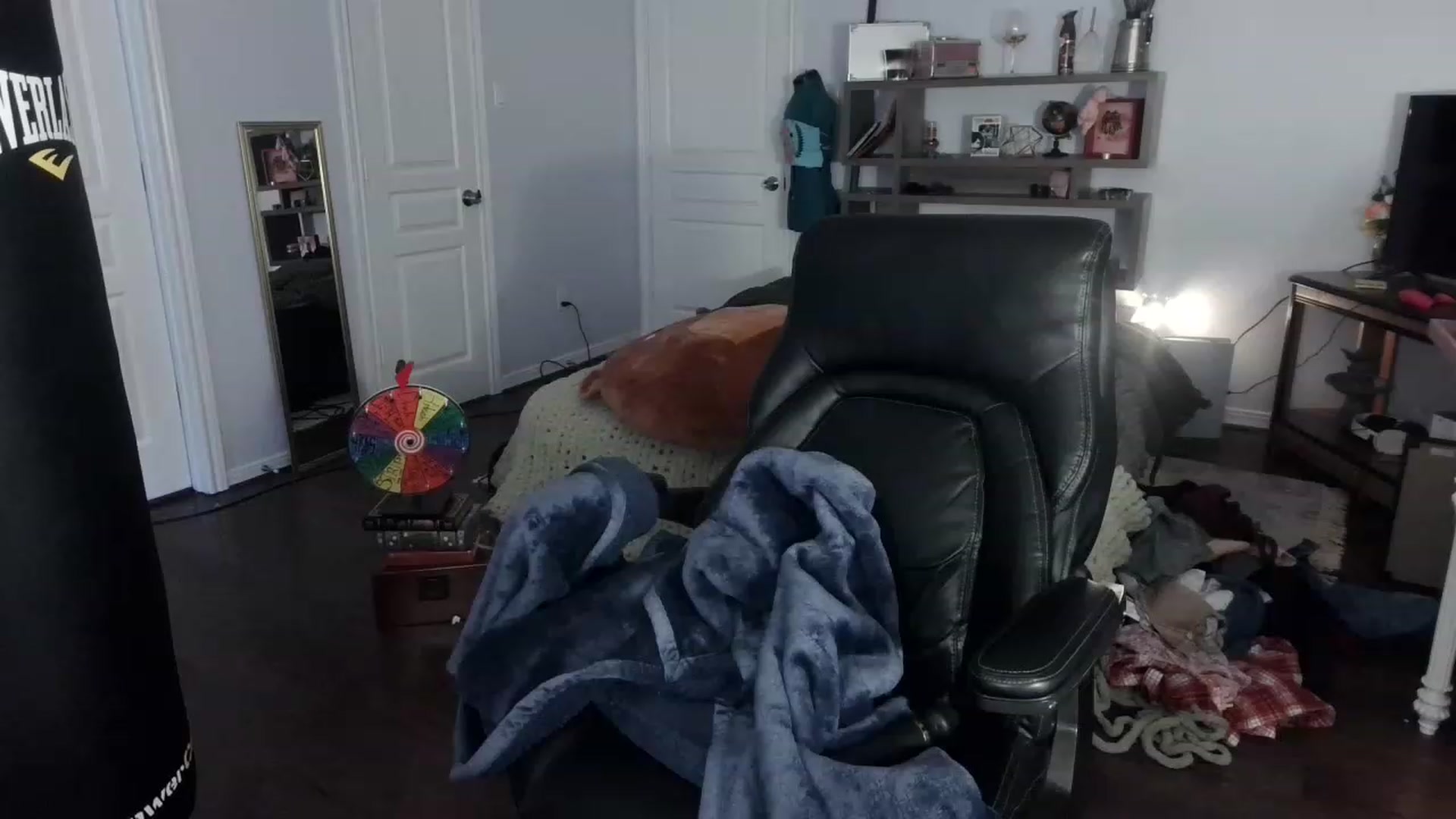 Gallery image thumbnail from Bunnydathug's myfreecams stream on, 02/13/2023, 20:21 image 3 of 20