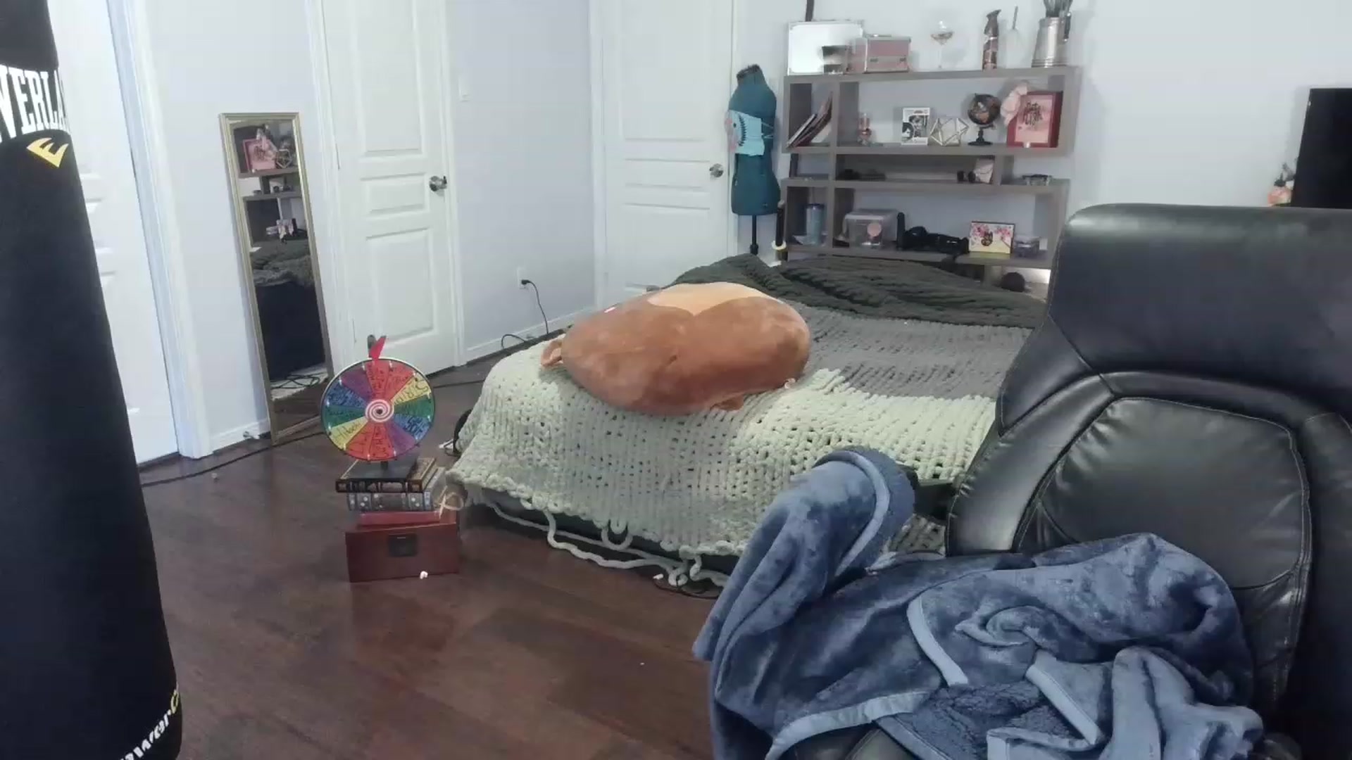 Gallery image thumbnail from Bunnydathug's myfreecams stream on, 02/13/2023, 20:21 image 13 of 20