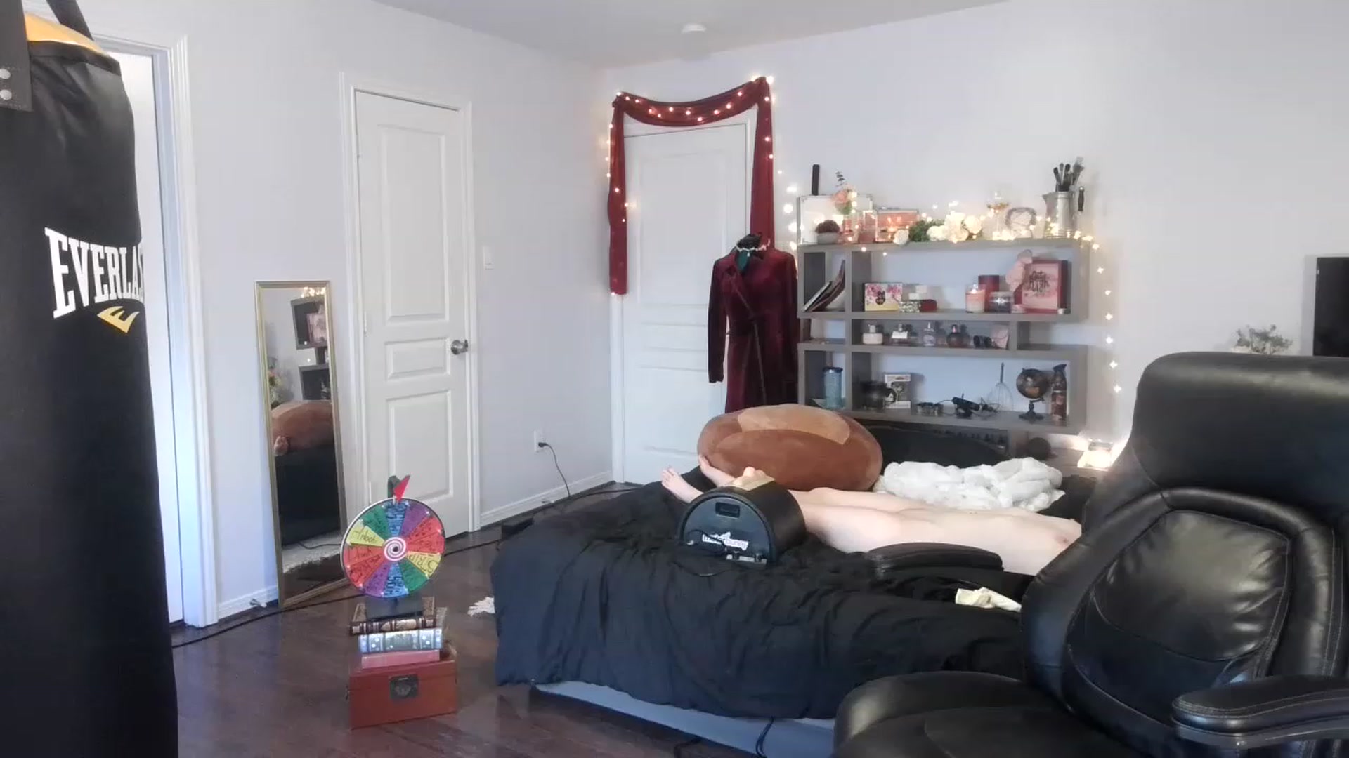 Gallery image thumbnail from Bunnydathug's myfreecams stream on, 02/14/2023, 22:54 image 16 of 20