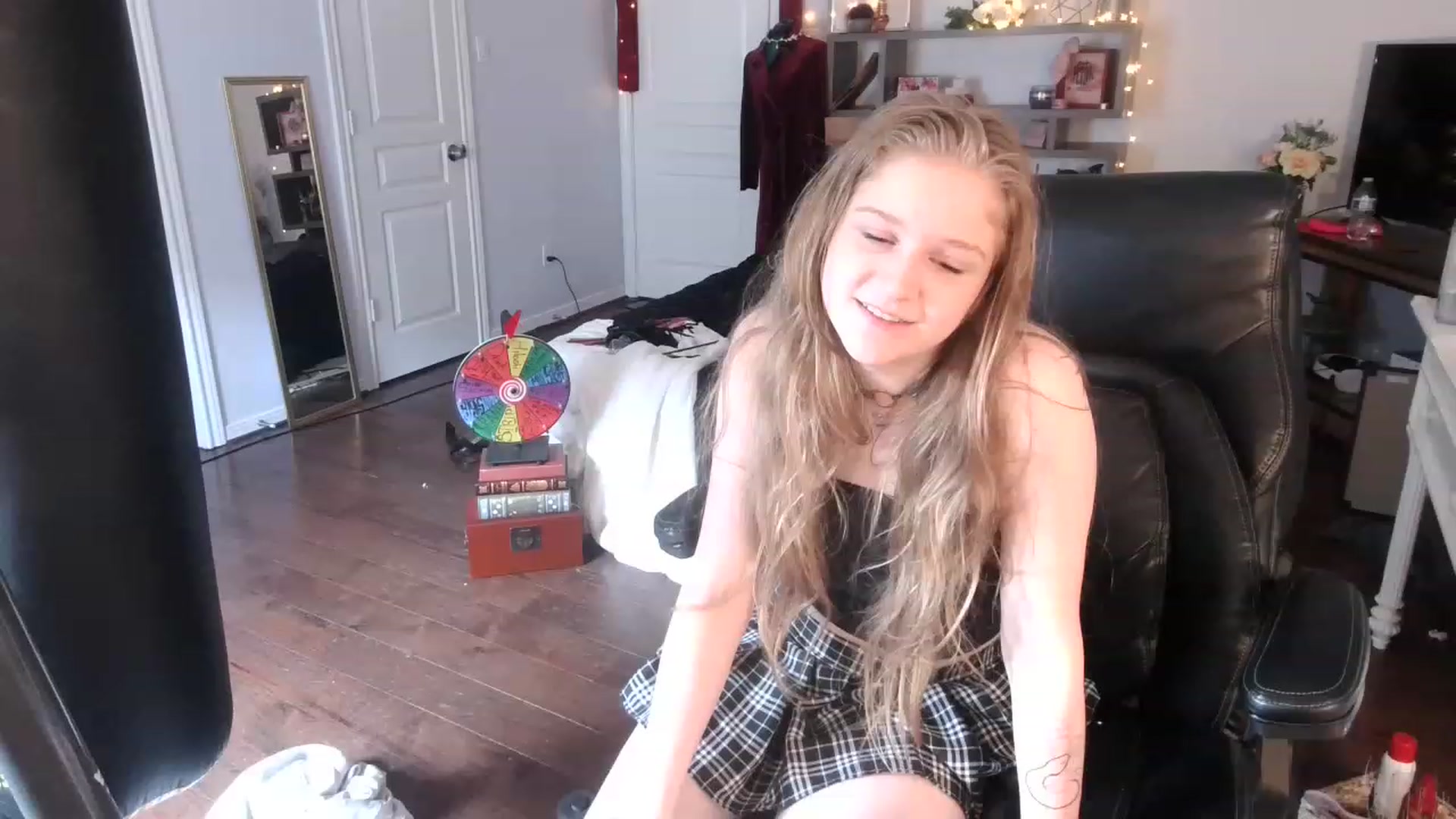 Gallery image thumbnail from Bunnydathug's myfreecams stream on, 02/20/2023, 19:59 image 11 of 20