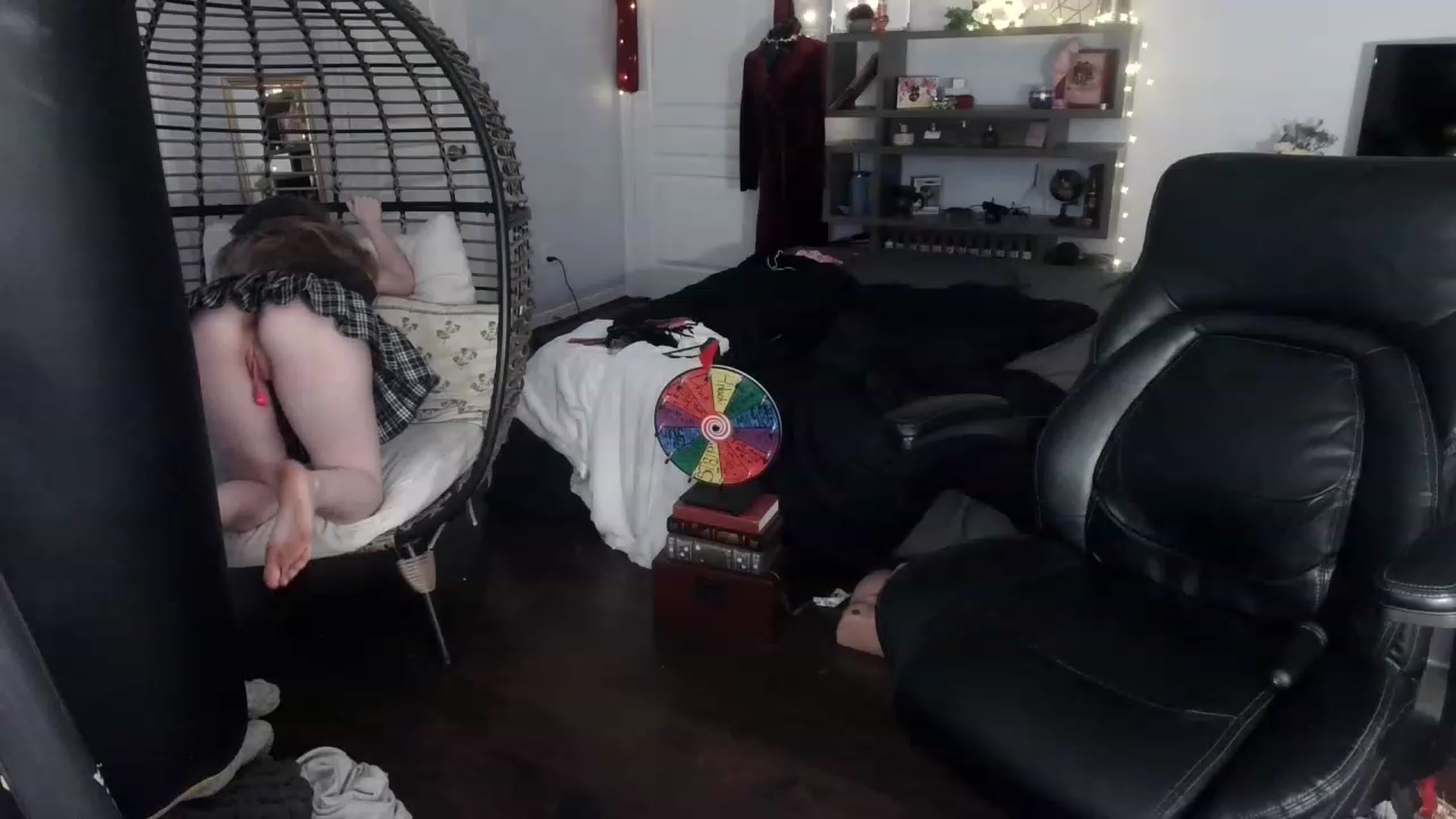 Gallery image thumbnail from Bunnydathug's myfreecams stream on, 02/20/2023, 19:59 image 17 of 20