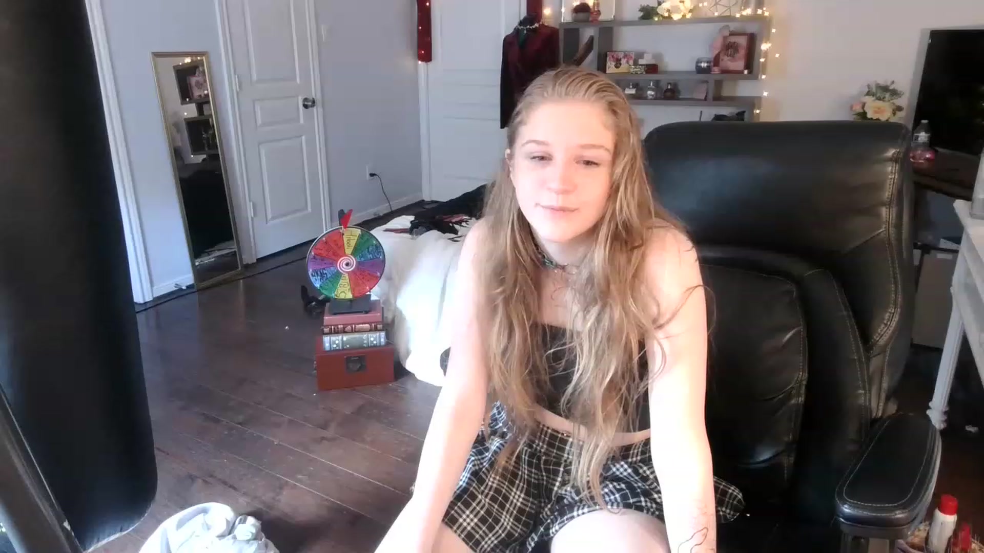 Gallery image thumbnail from Bunnydathug's myfreecams stream on, 02/20/2023, 19:59 image 13 of 20