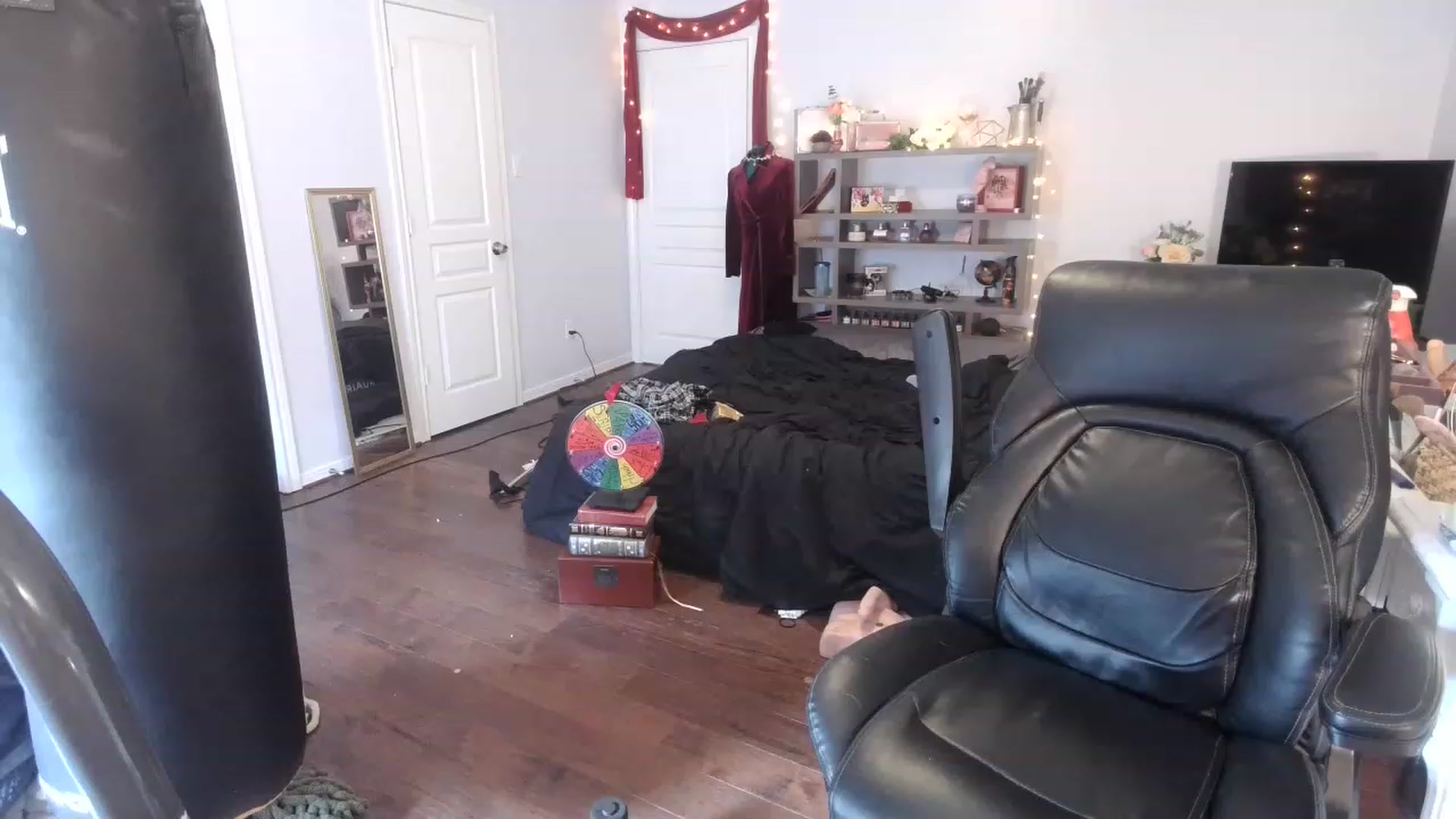 Gallery image thumbnail from Bunnydathug's myfreecams stream on, 02/23/2023, 18:07 image 8 of 20