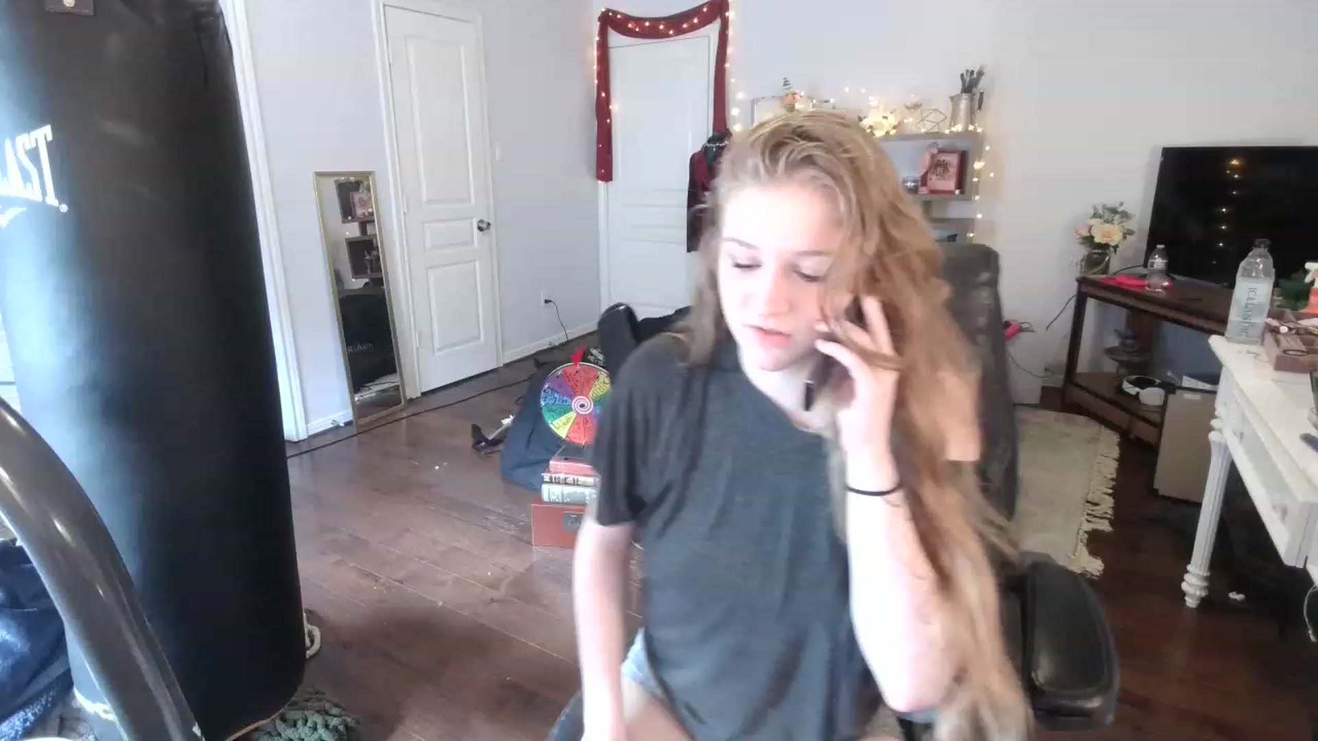 Gallery image thumbnail from Bunnydathug's myfreecams stream on, 02/23/2023, 18:07 image 3 of 20