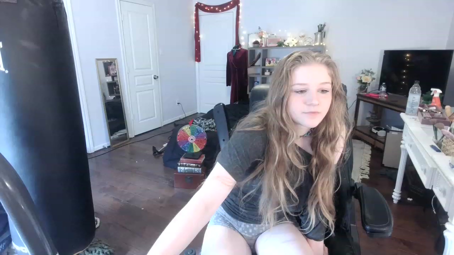Gallery image thumbnail from Bunnydathug's myfreecams stream on, 02/23/2023, 18:07 image 9 of 20