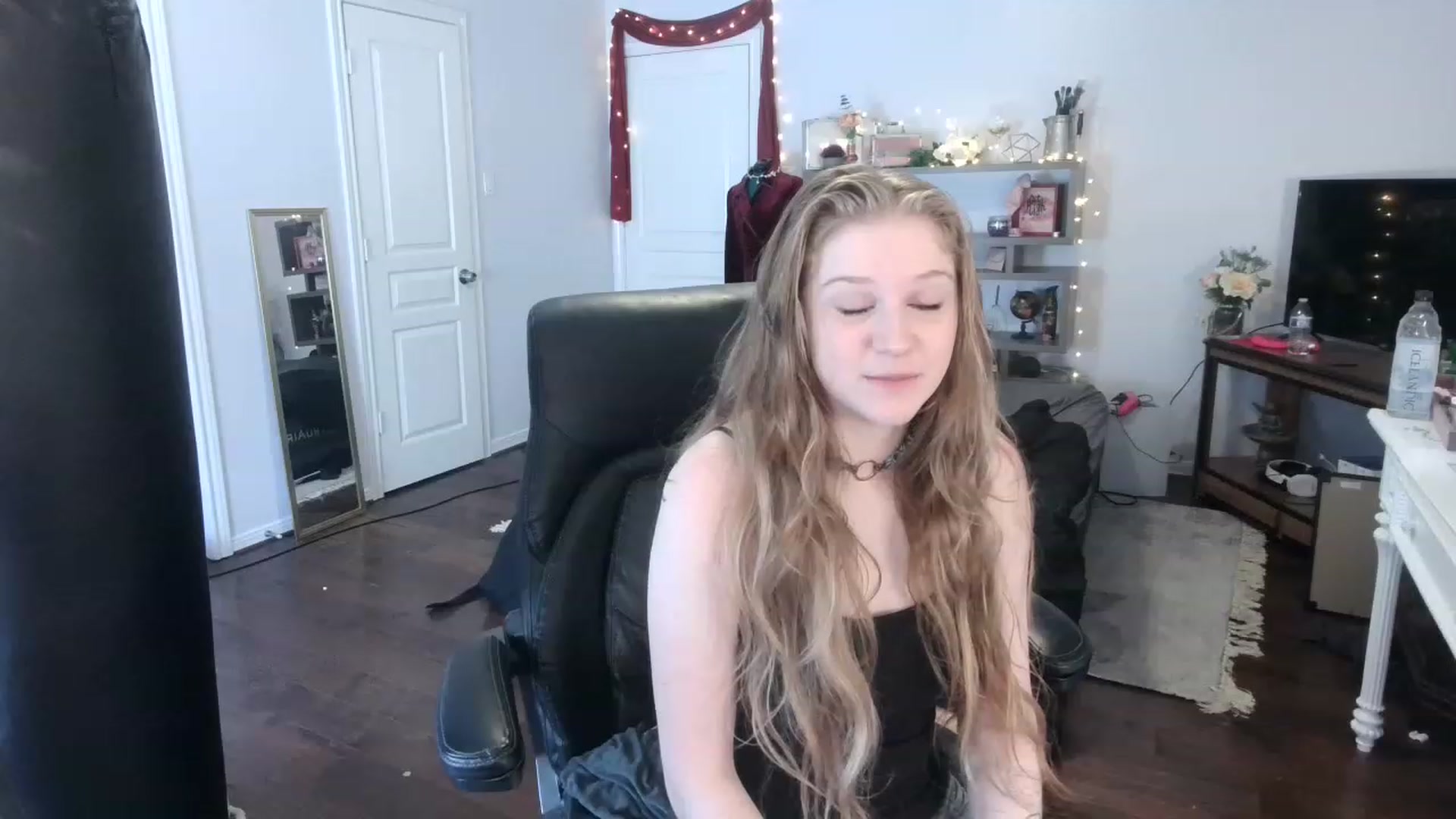 Gallery image thumbnail from Bunnydathug's myfreecams stream on, 02/23/2023, 19:30 image 12 of 20