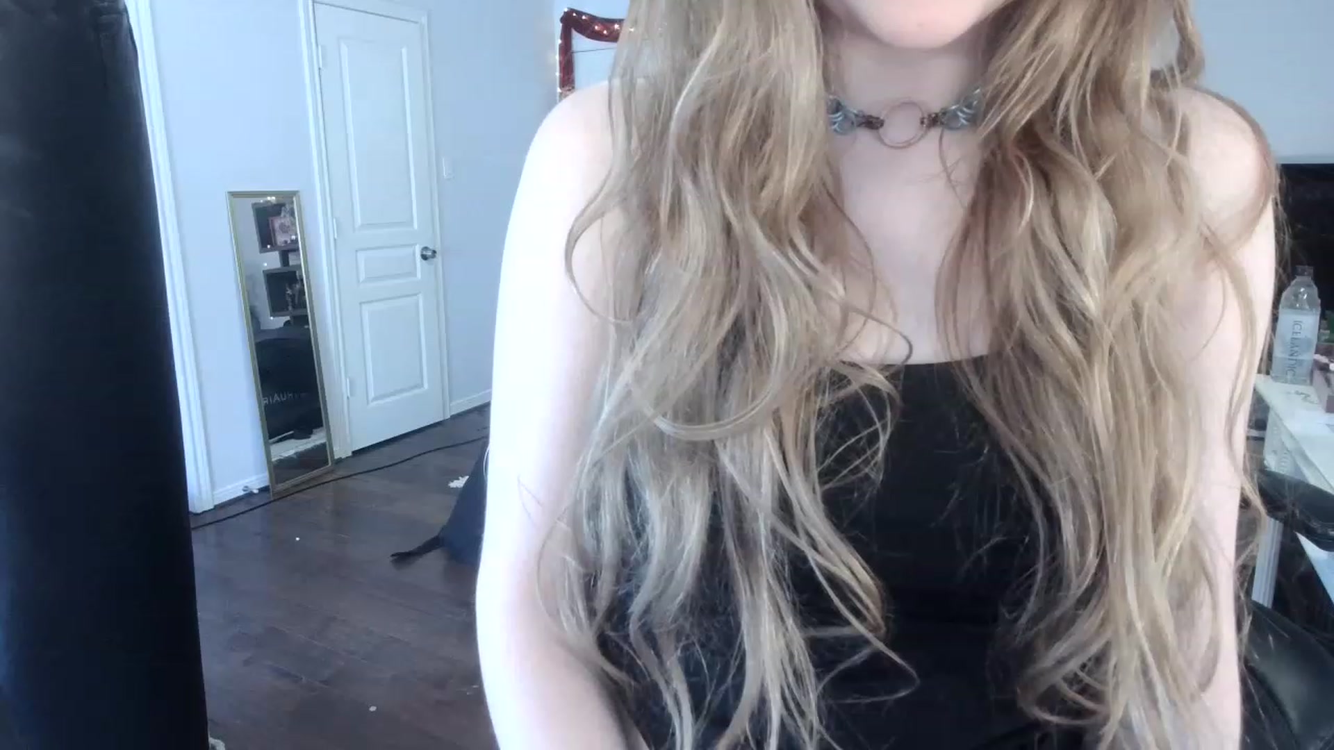Gallery image thumbnail from Bunnydathug's myfreecams stream on, 02/23/2023, 19:30 image 16 of 20
