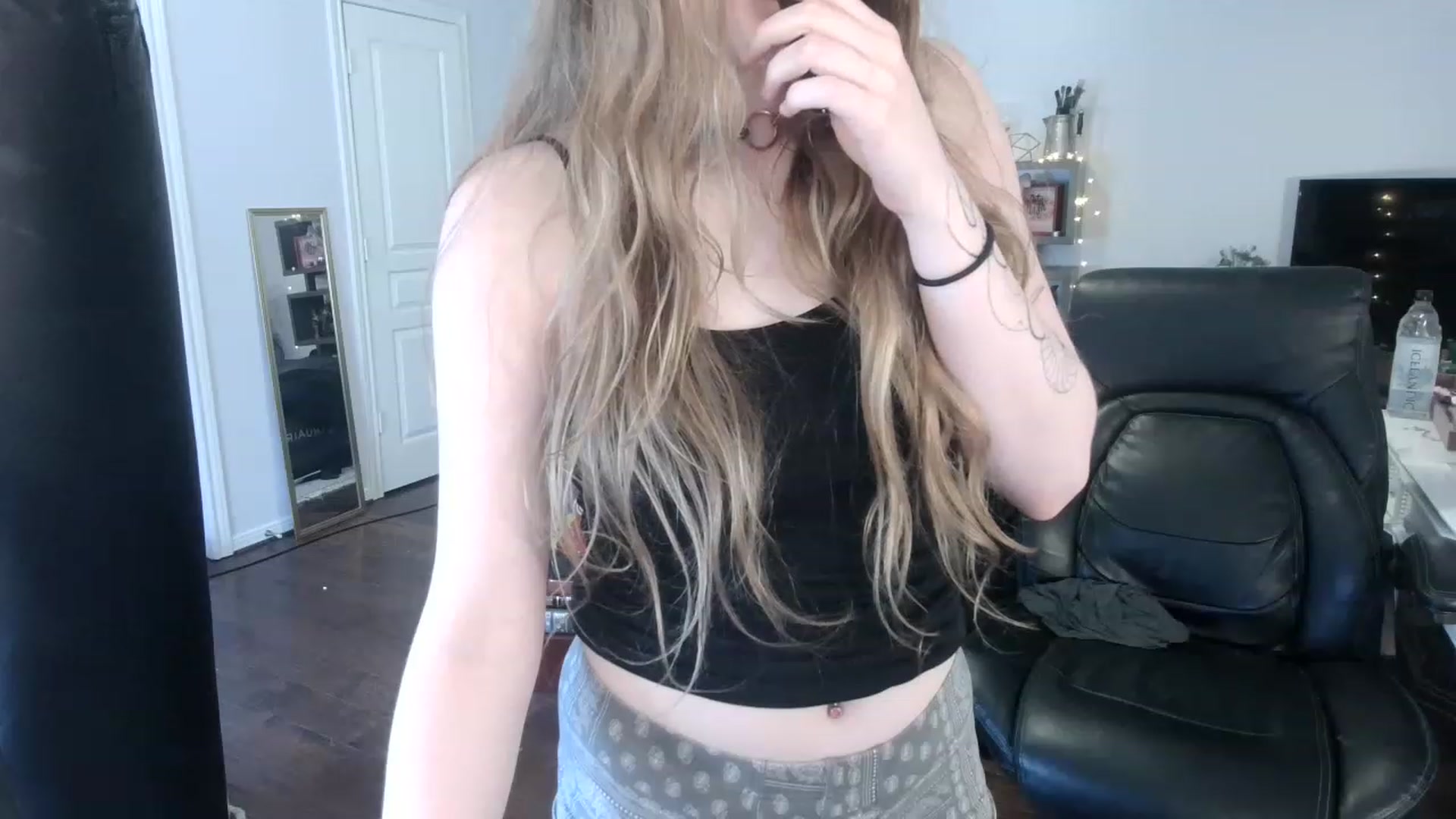 Gallery image thumbnail from Bunnydathug's myfreecams stream on, 02/23/2023, 19:30 image 18 of 20