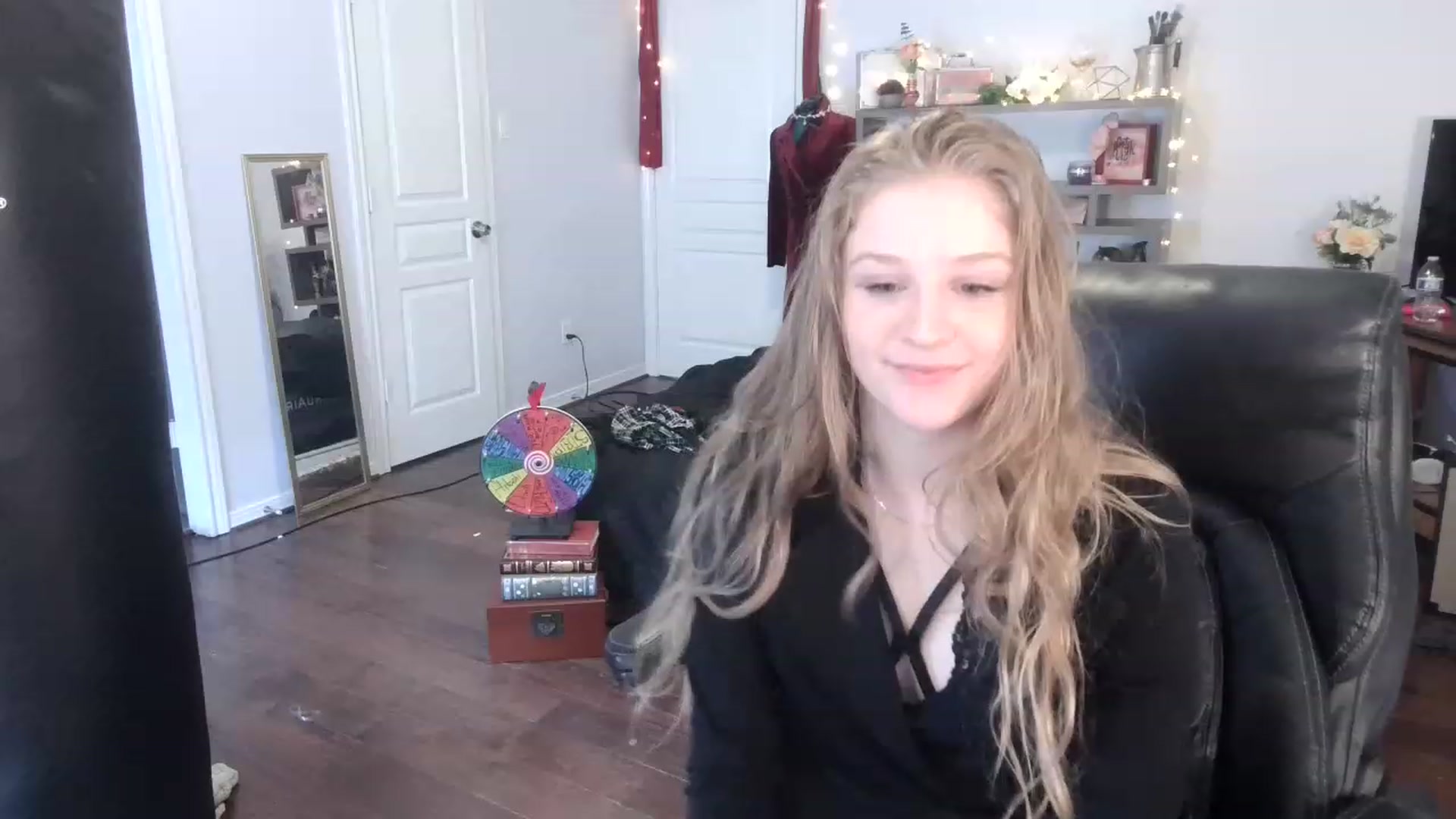 Gallery image thumbnail from Bunnydathug's myfreecams stream on, 02/24/2023, 20:00 image 4 of 20