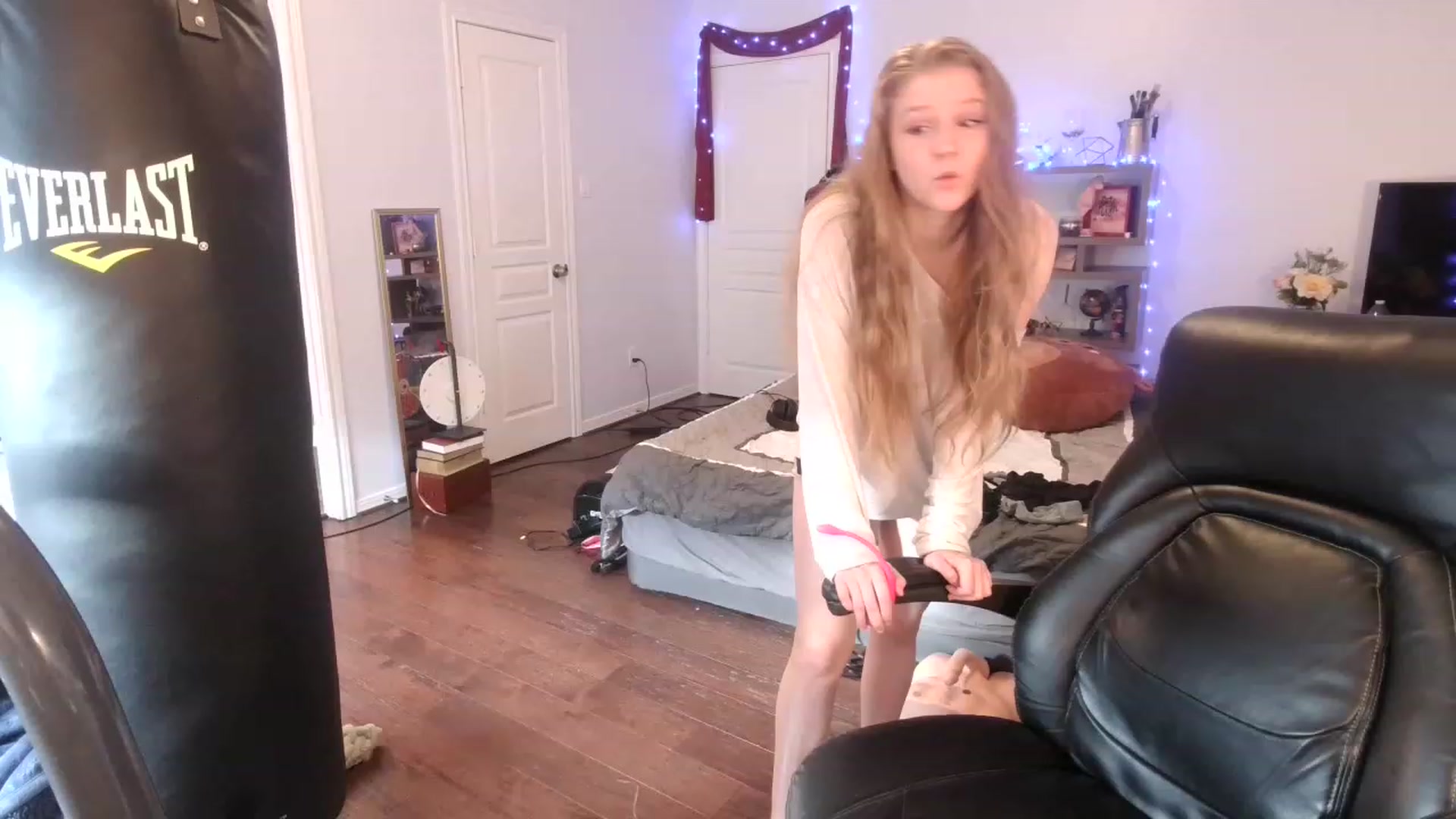 Gallery image thumbnail from Bunnydathug's myfreecams stream on, 02/25/2023, 17:10 image 1 of 20