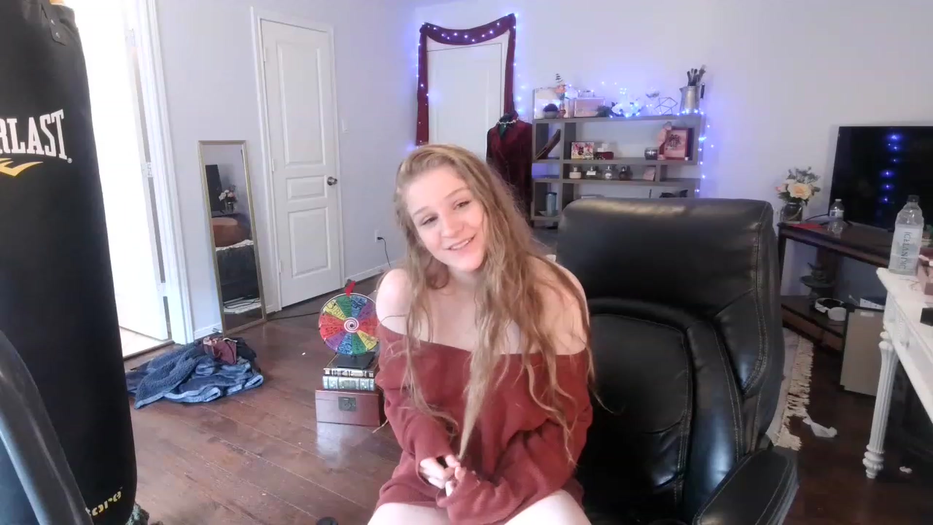 Gallery image thumbnail from Bunnydathug's myfreecams stream on, 02/27/2023, 18:41 image 12 of 20