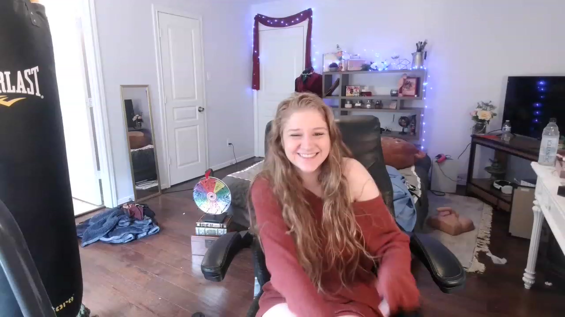 Gallery image thumbnail from Bunnydathug's myfreecams stream on, 02/27/2023, 18:41 image 6 of 20