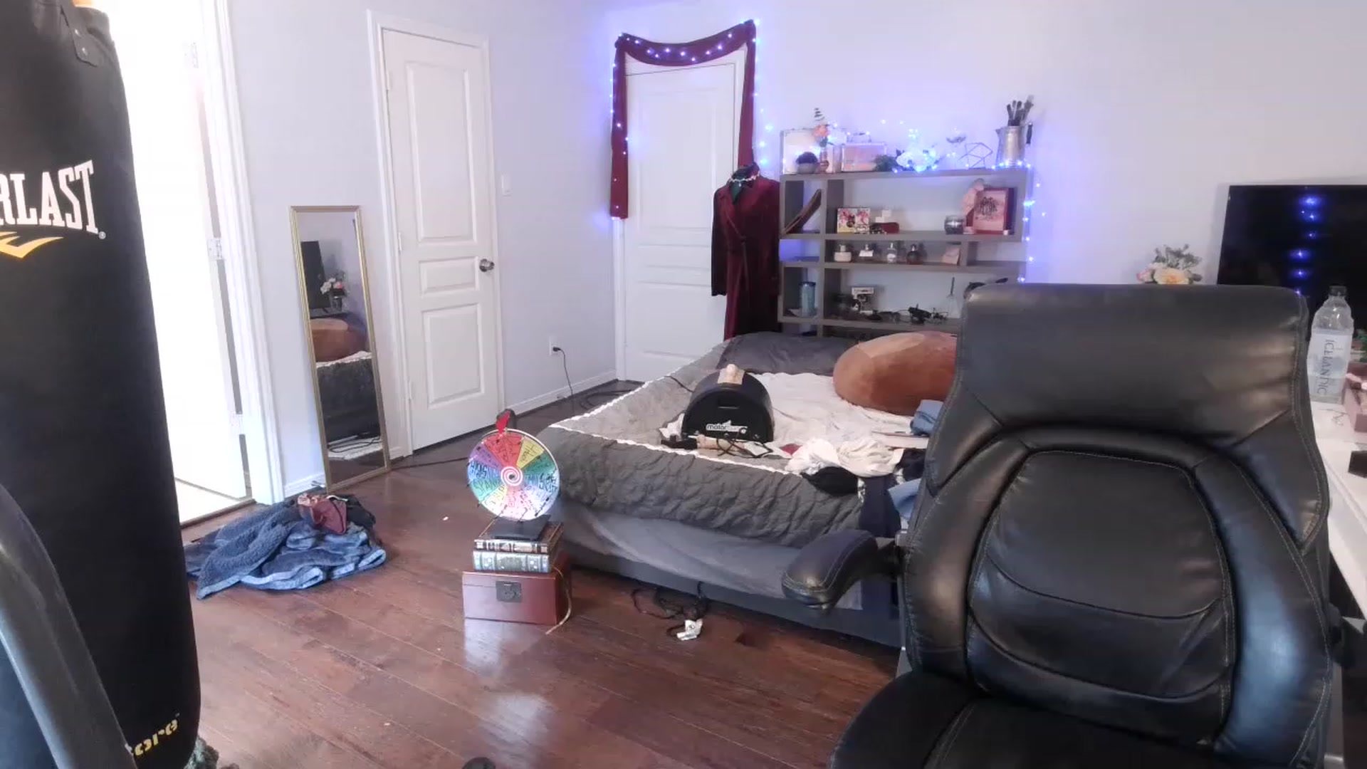 Gallery image thumbnail from Bunnydathug's myfreecams stream on, 02/27/2023, 18:41 image 2 of 20