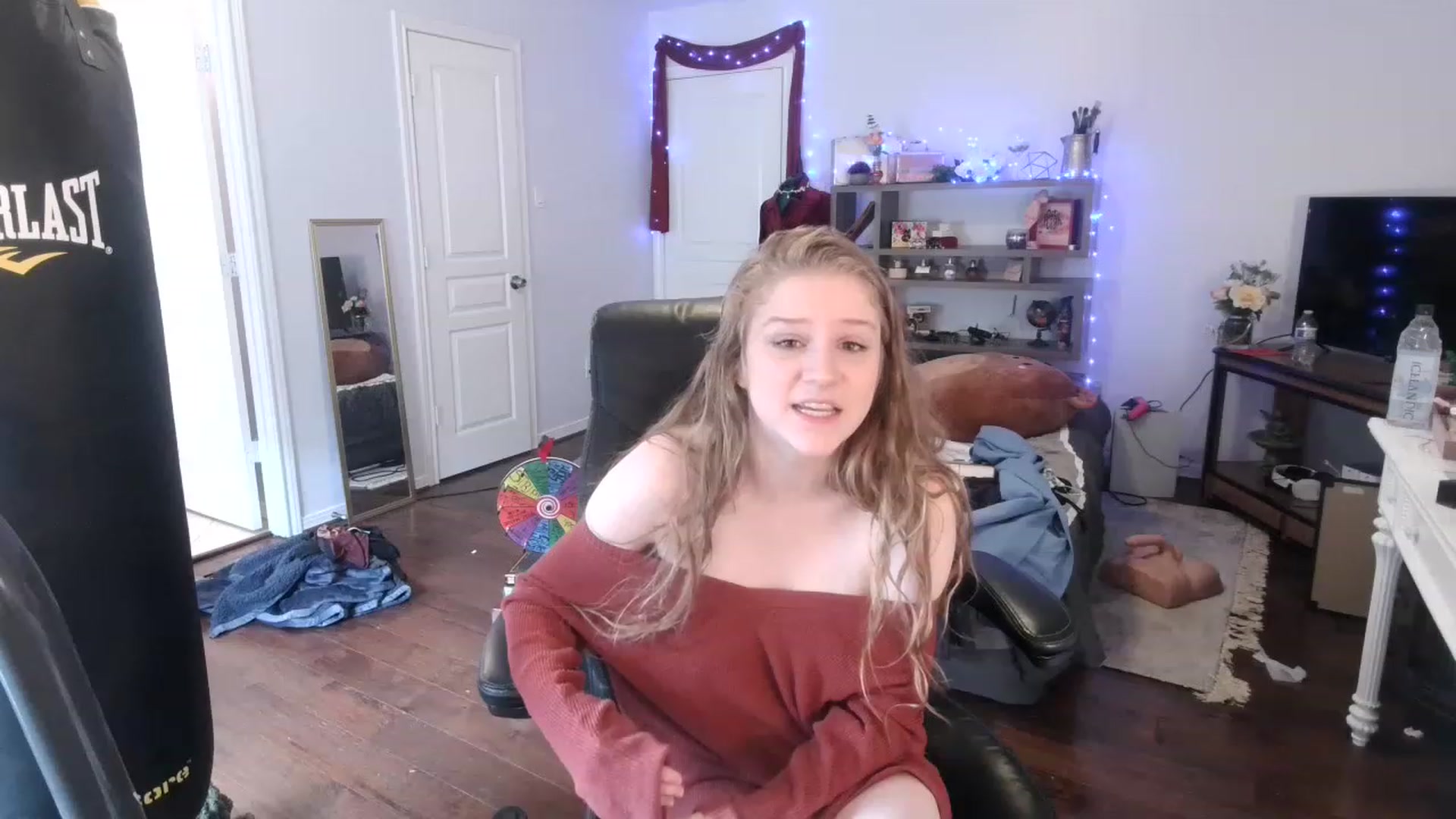 Gallery image thumbnail from Bunnydathug's myfreecams stream on, 02/27/2023, 18:41 image 16 of 20
