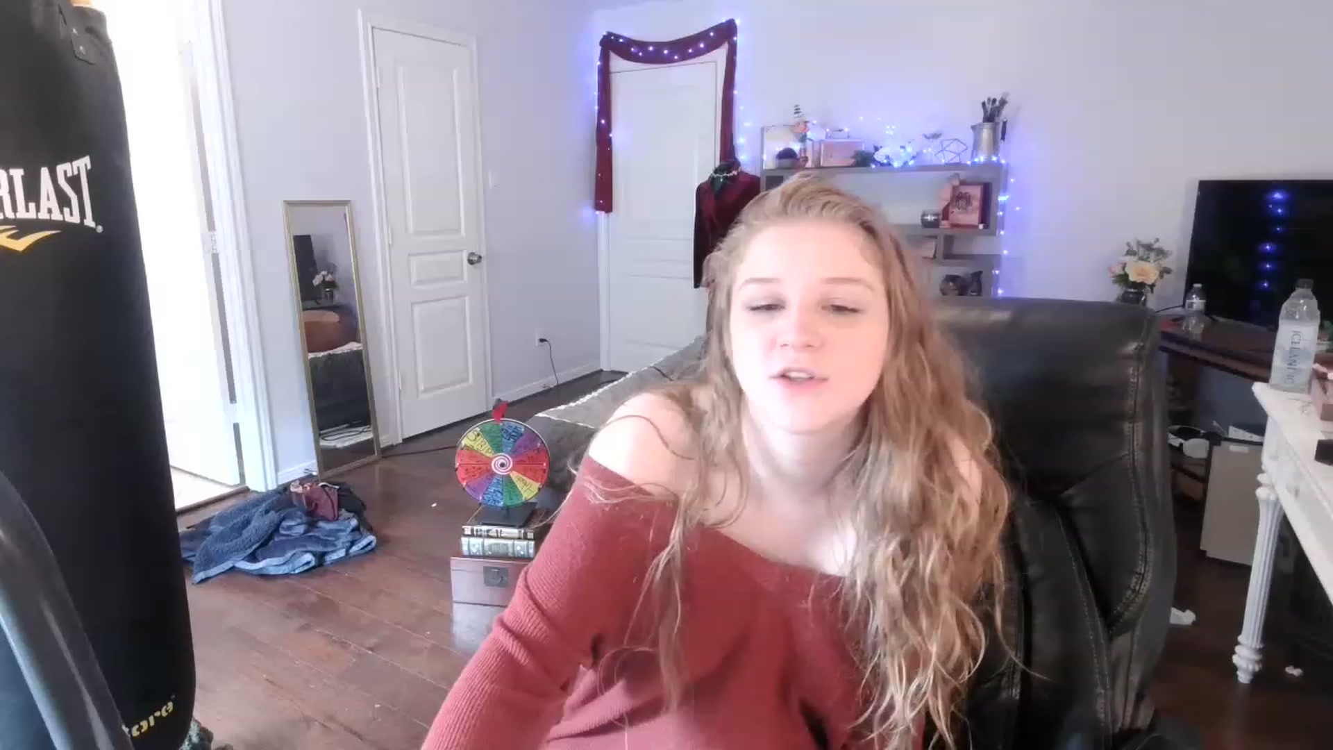 Gallery image thumbnail from Bunnydathug's myfreecams stream on, 02/27/2023, 18:41 image 11 of 20