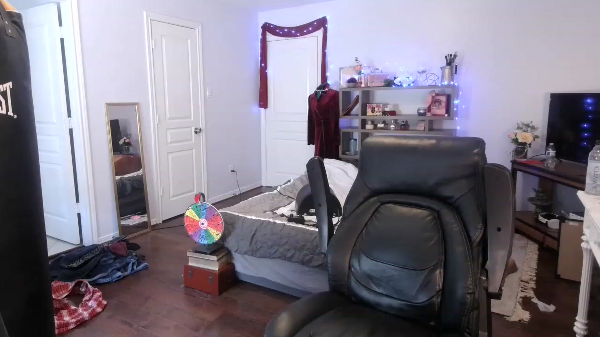 Gallery image thumbnail from Bunnydathug's myfreecams stream on, 02/28/2023, 20:25 image 20 of 20