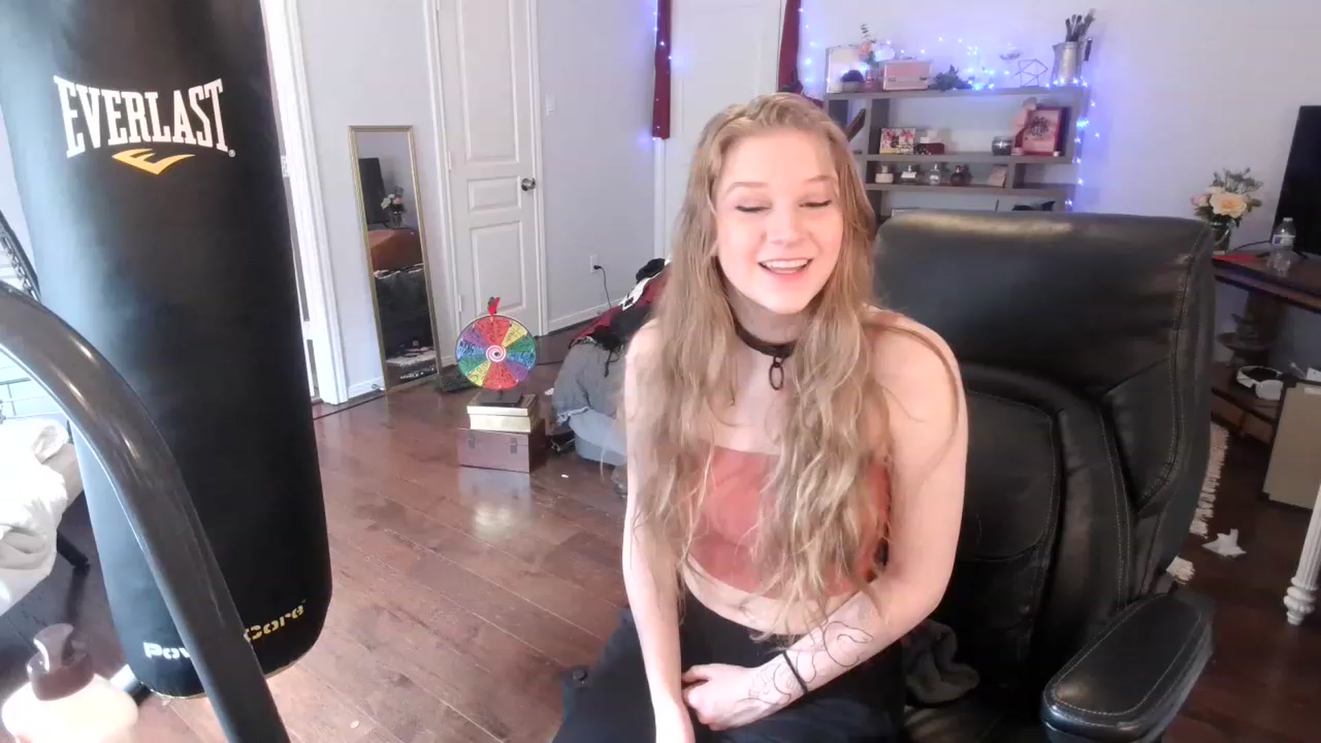 Gallery image thumbnail from Bunnydathug's myfreecams stream on, 03/01/2023, 18:40 image 17 of 20