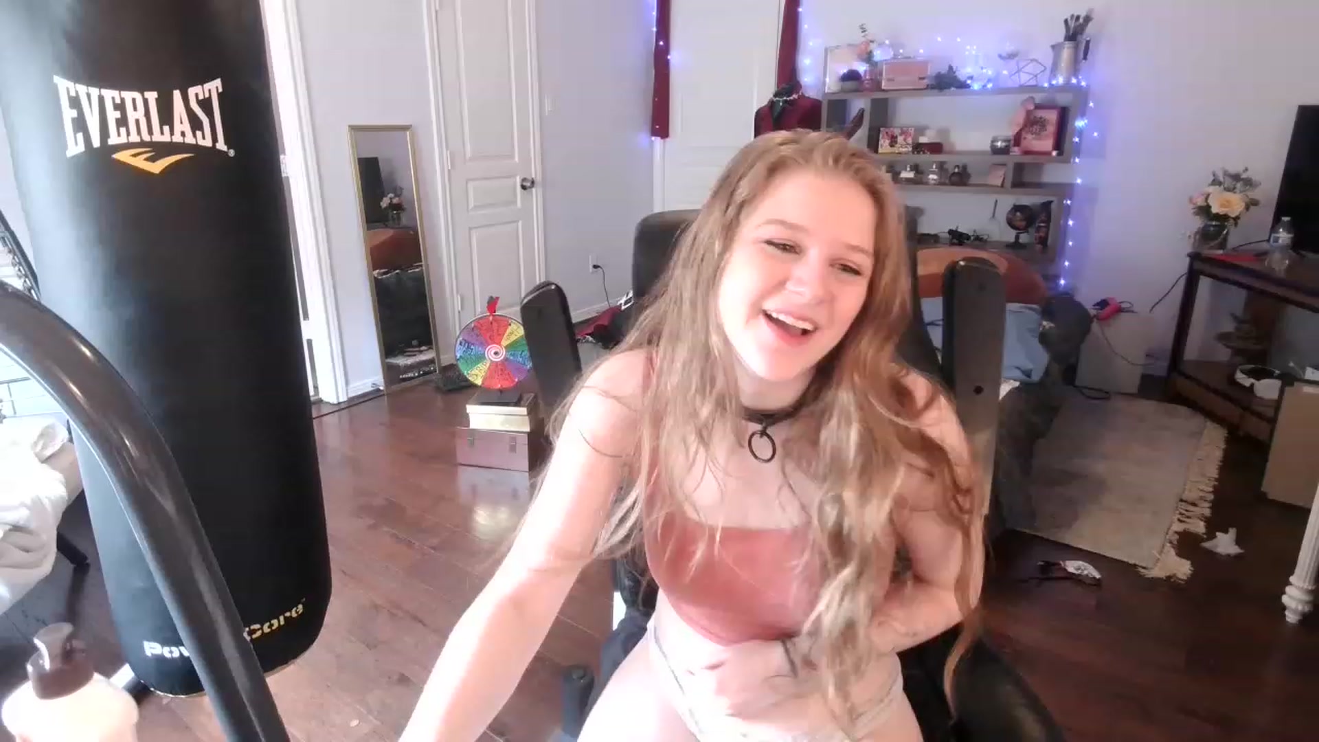 Gallery image thumbnail from Bunnydathug's myfreecams stream on, 03/01/2023, 18:40 image 15 of 20