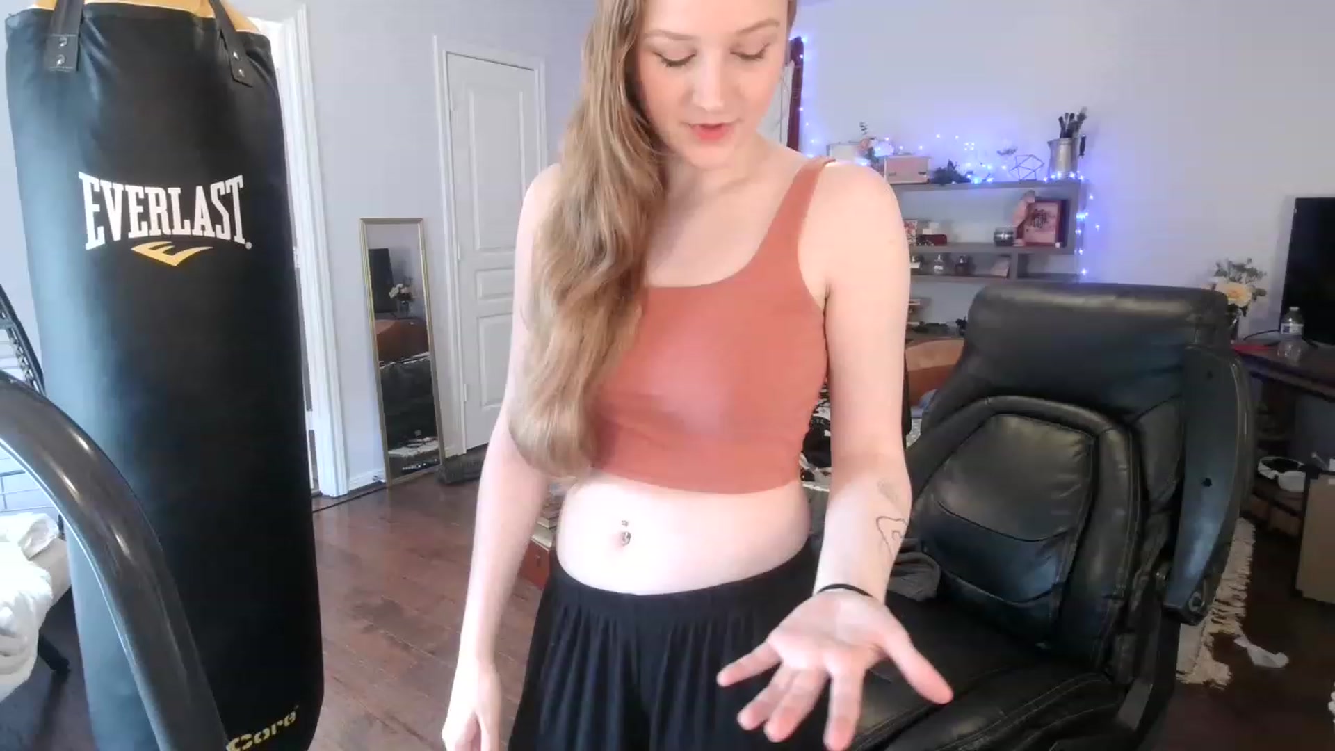 Gallery image thumbnail from Bunnydathug's myfreecams stream on, 03/01/2023, 18:40 image 3 of 20