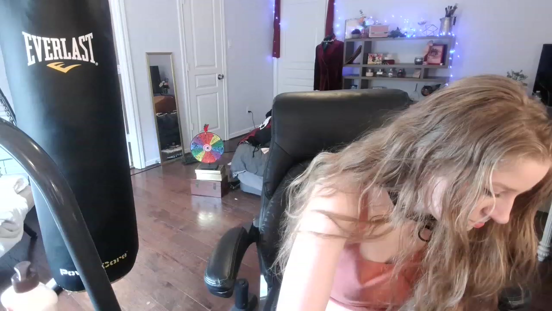 Gallery image thumbnail from Bunnydathug's myfreecams stream on, 03/01/2023, 18:40 image 16 of 20