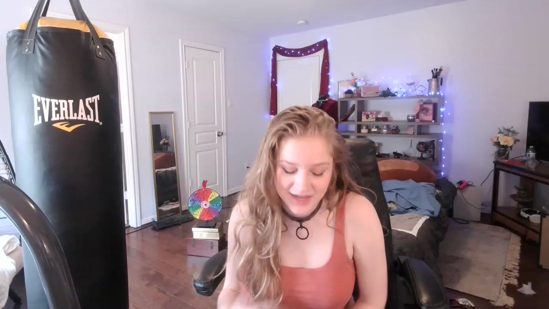 Gallery image thumbnail from Bunnydathug's myfreecams stream on, 03/01/2023, 20:20 image 4 of 20