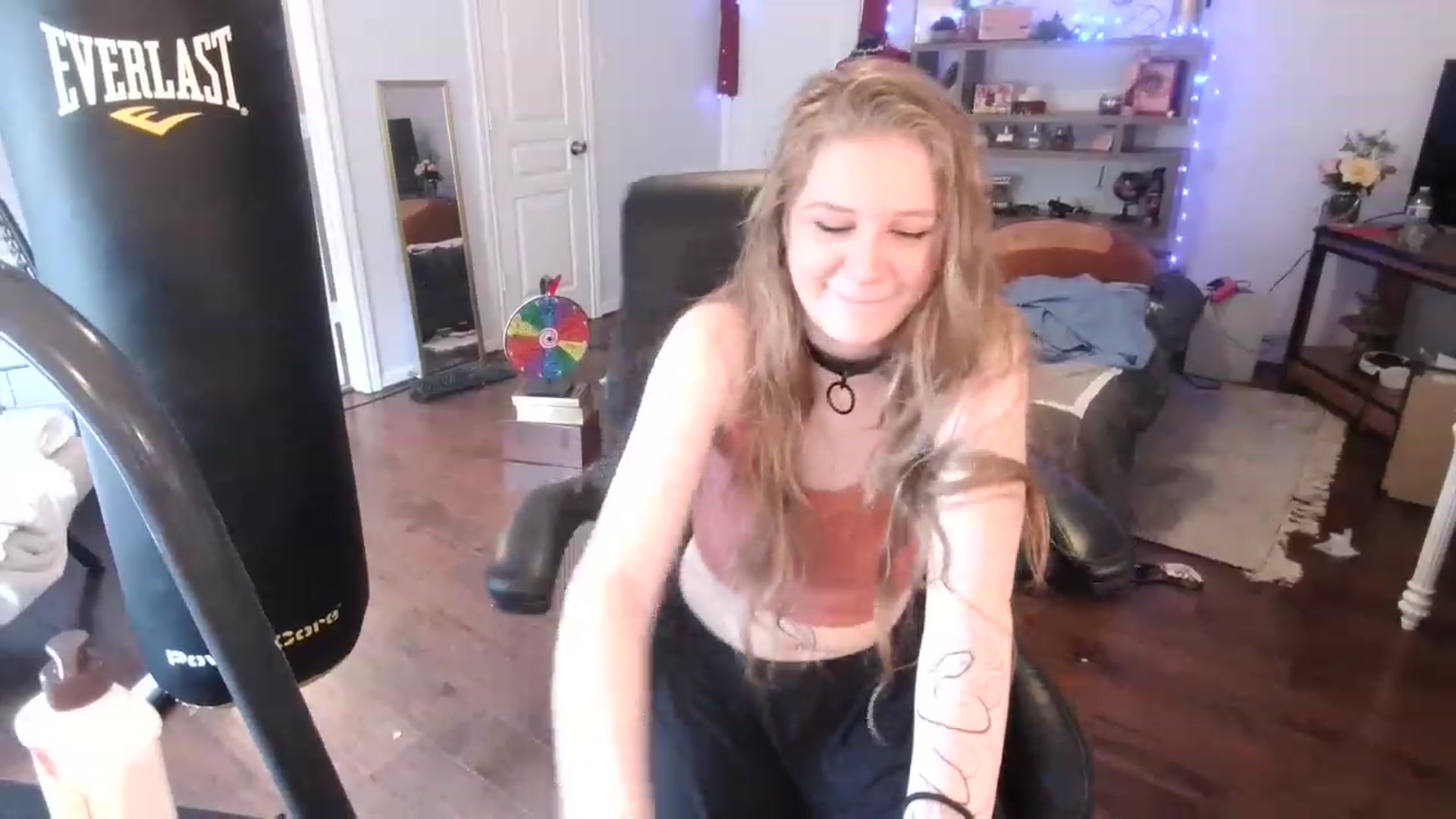Gallery image thumbnail from Bunnydathug's myfreecams stream on, 03/01/2023, 20:20 image 14 of 20