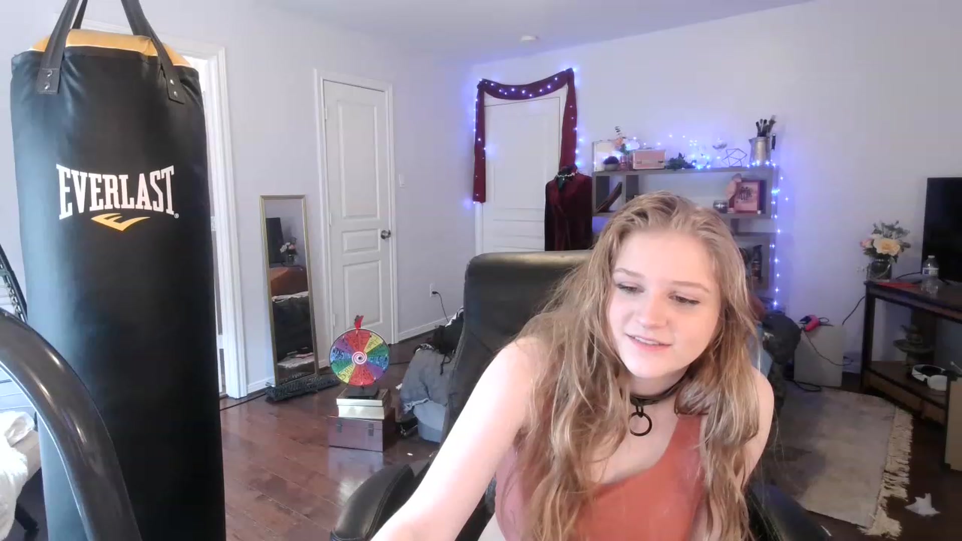 Gallery image thumbnail from Bunnydathug's myfreecams stream on, 03/01/2023, 20:20 image 5 of 20