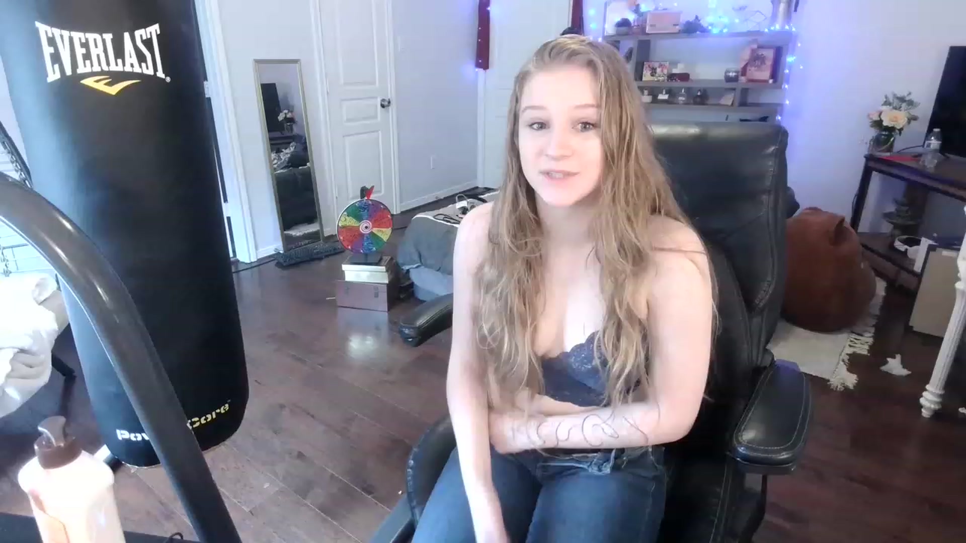 Gallery image thumbnail from Bunnydathug's myfreecams stream on, 03/02/2023, 17:28 image 13 of 20