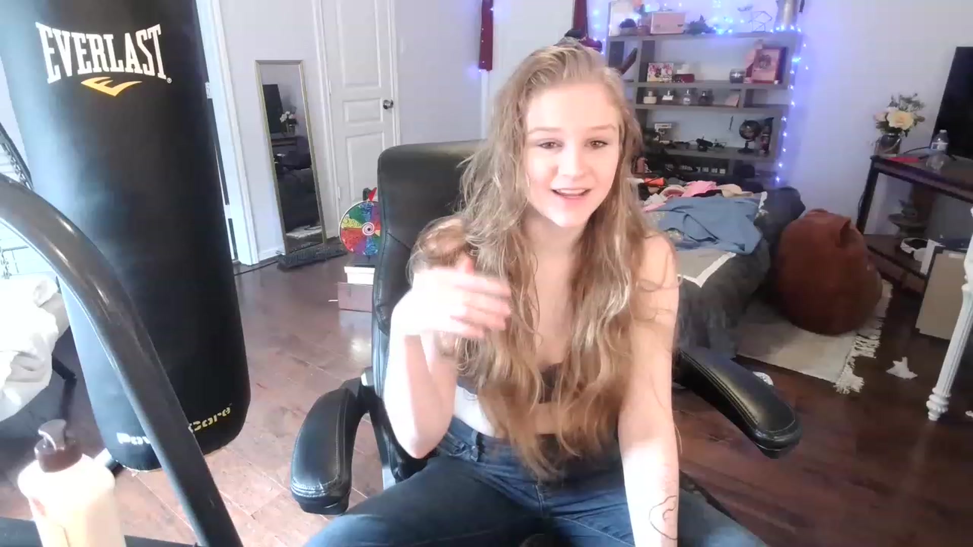 Gallery image thumbnail from Bunnydathug's myfreecams stream on, 03/02/2023, 17:28 image 5 of 20