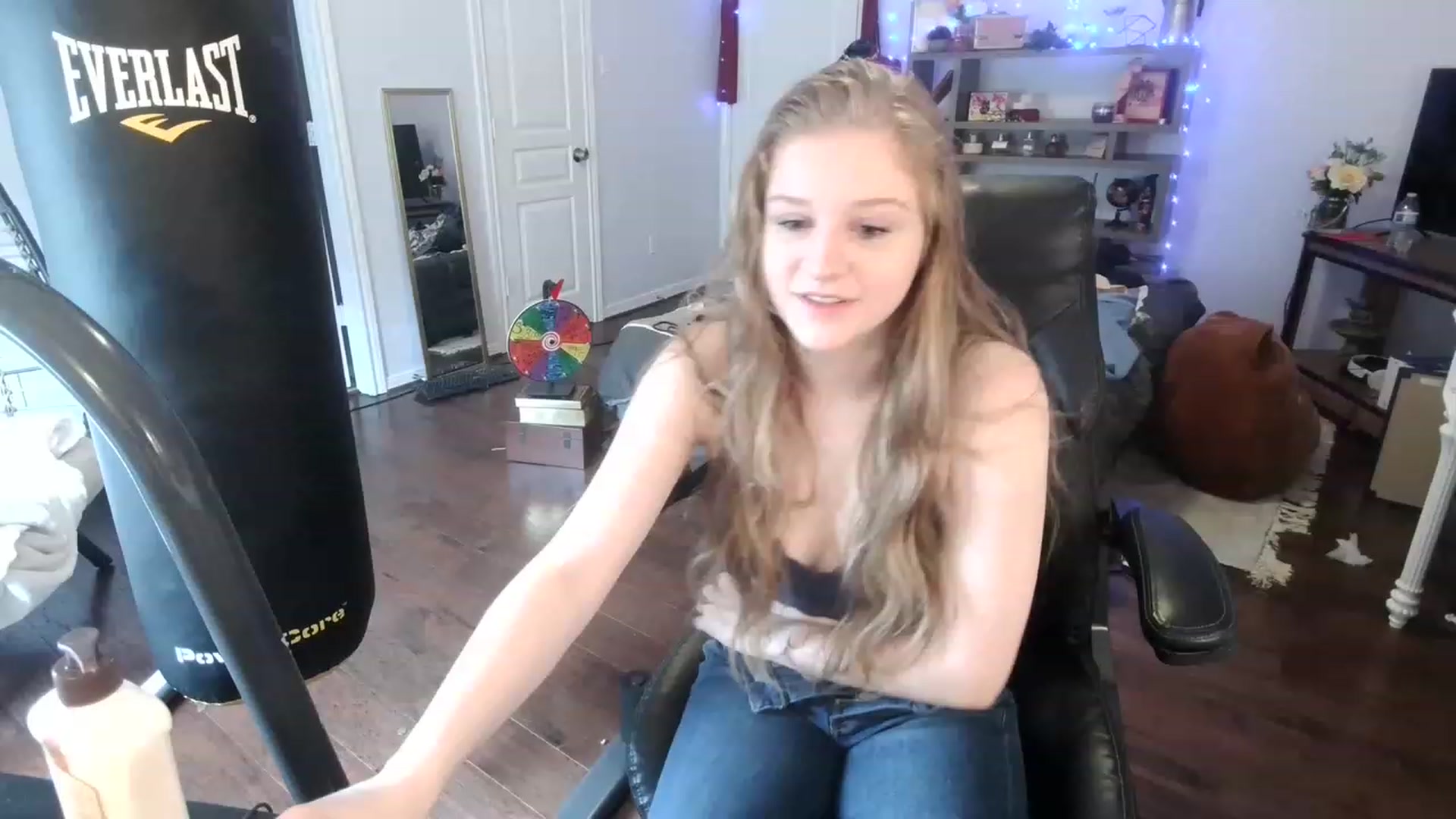 Gallery image thumbnail from Bunnydathug's myfreecams stream on, 03/02/2023, 17:28 image 17 of 20