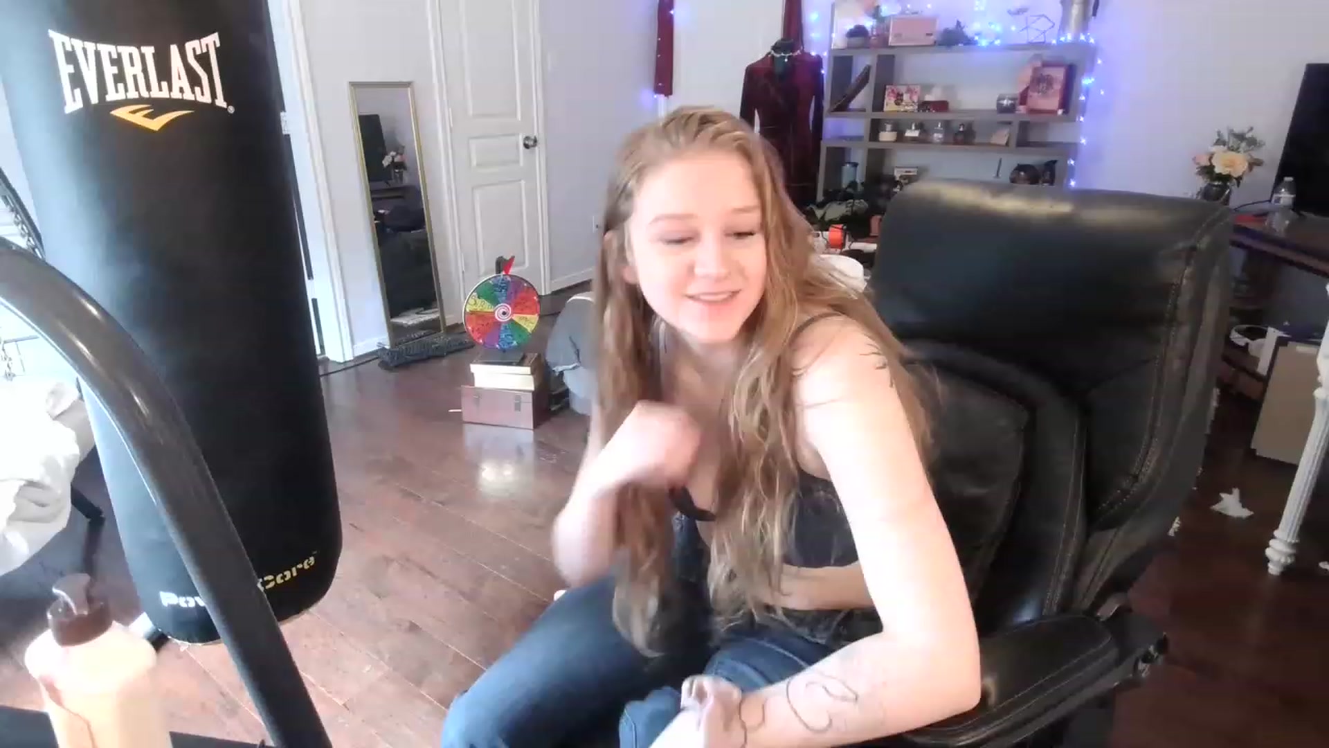Gallery image thumbnail from Bunnydathug's myfreecams stream on, 03/02/2023, 17:28 image 8 of 20