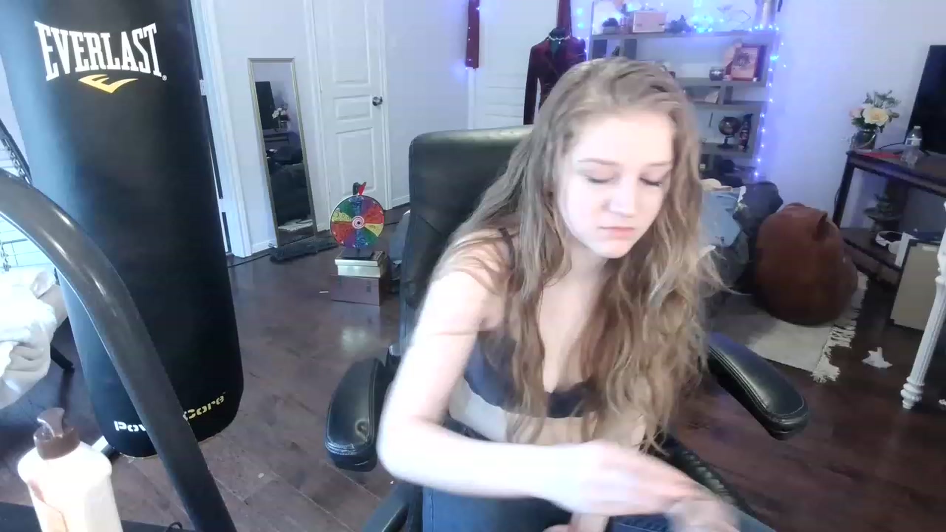 Gallery image thumbnail from Bunnydathug's myfreecams stream on, 03/02/2023, 17:28 image 10 of 20